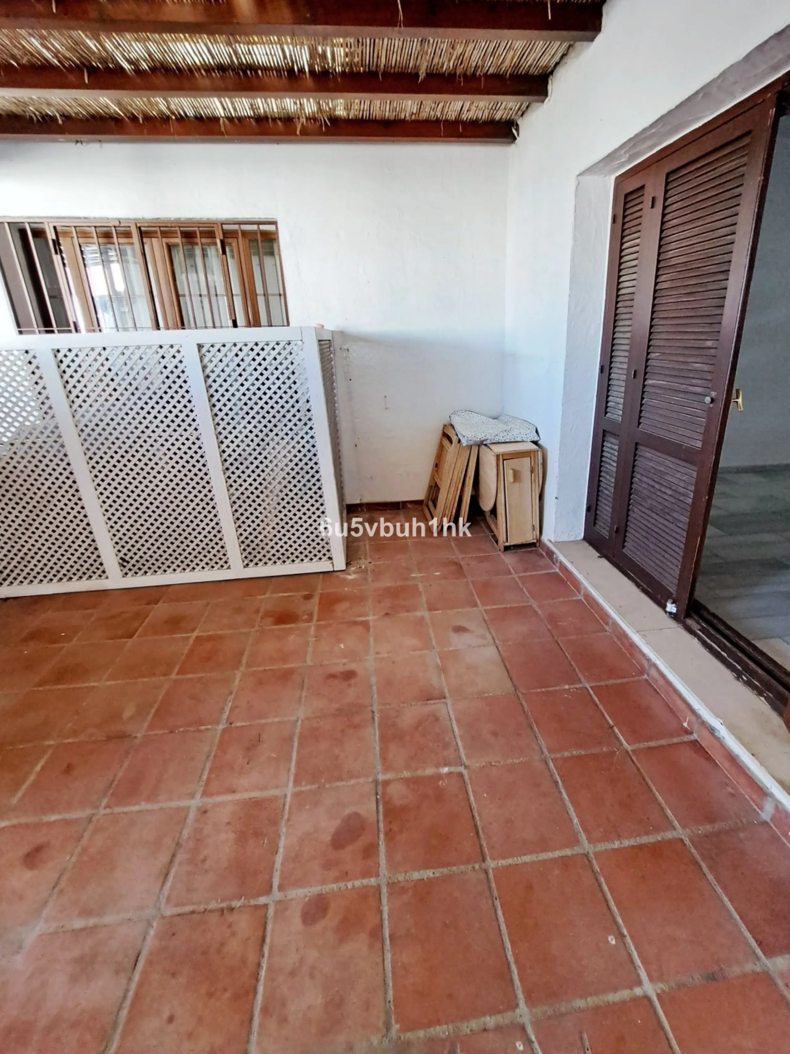 Located in the established Bahia Azul urbanisation, this traditional Spanish house offers an excellent opportunity to acquire a property with direct access to the beach and communal amenities.