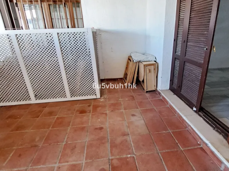 Located in the established Bahia Azul urbanisation, this traditional Spanish house offers an excellent opportunity to acquire a property with direct access to the beach and communal amenities.