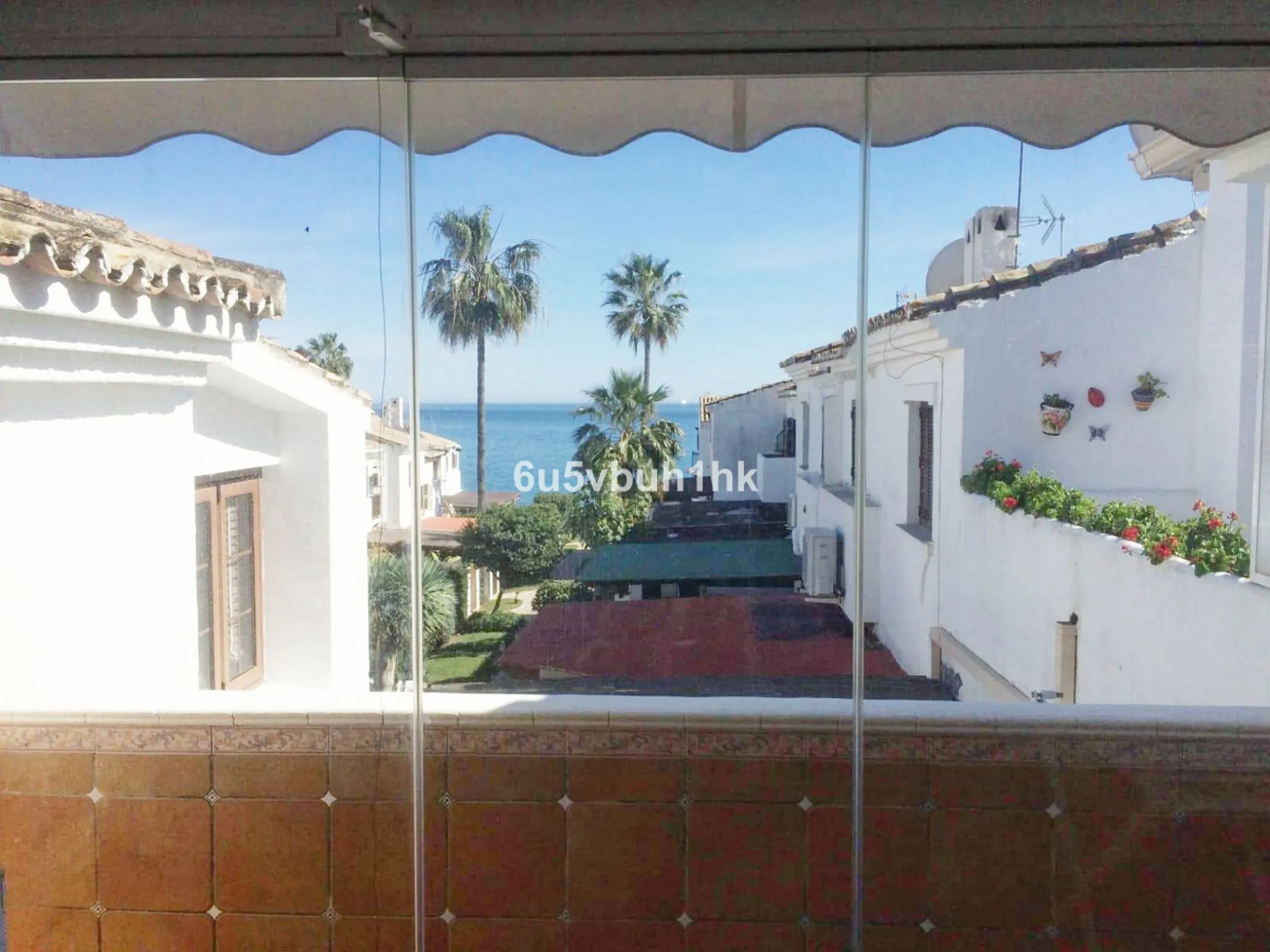 Located in the established Bahia Azul urbanisation, this traditional Spanish house offers an excellent opportunity to acquire a property with direct access to the beach and communal amenities.