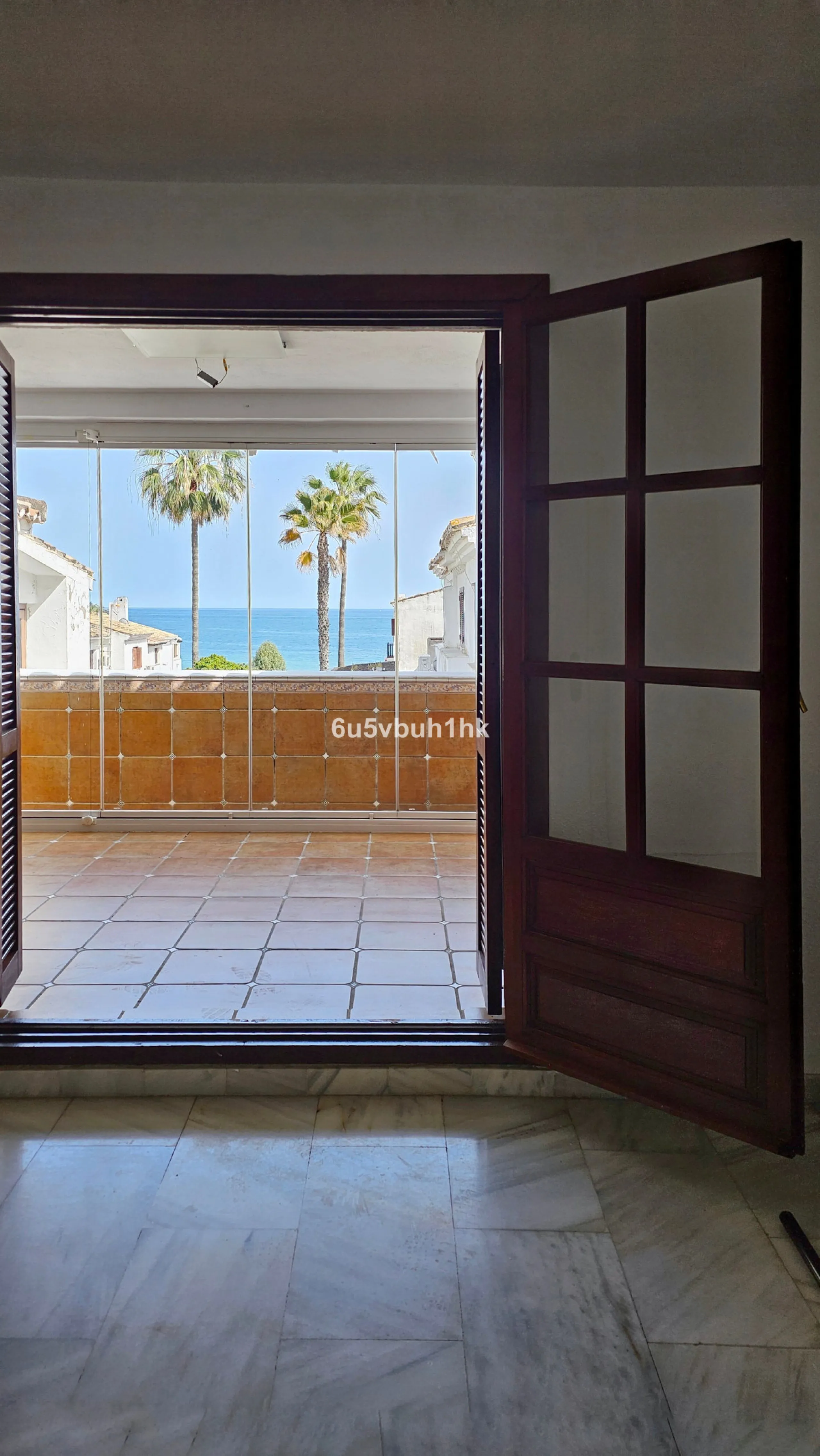 Located in the established Bahia Azul urbanisation, this traditional Spanish house offers an excellent opportunity to acquire a property with direct access to the beach and communal amenities.
