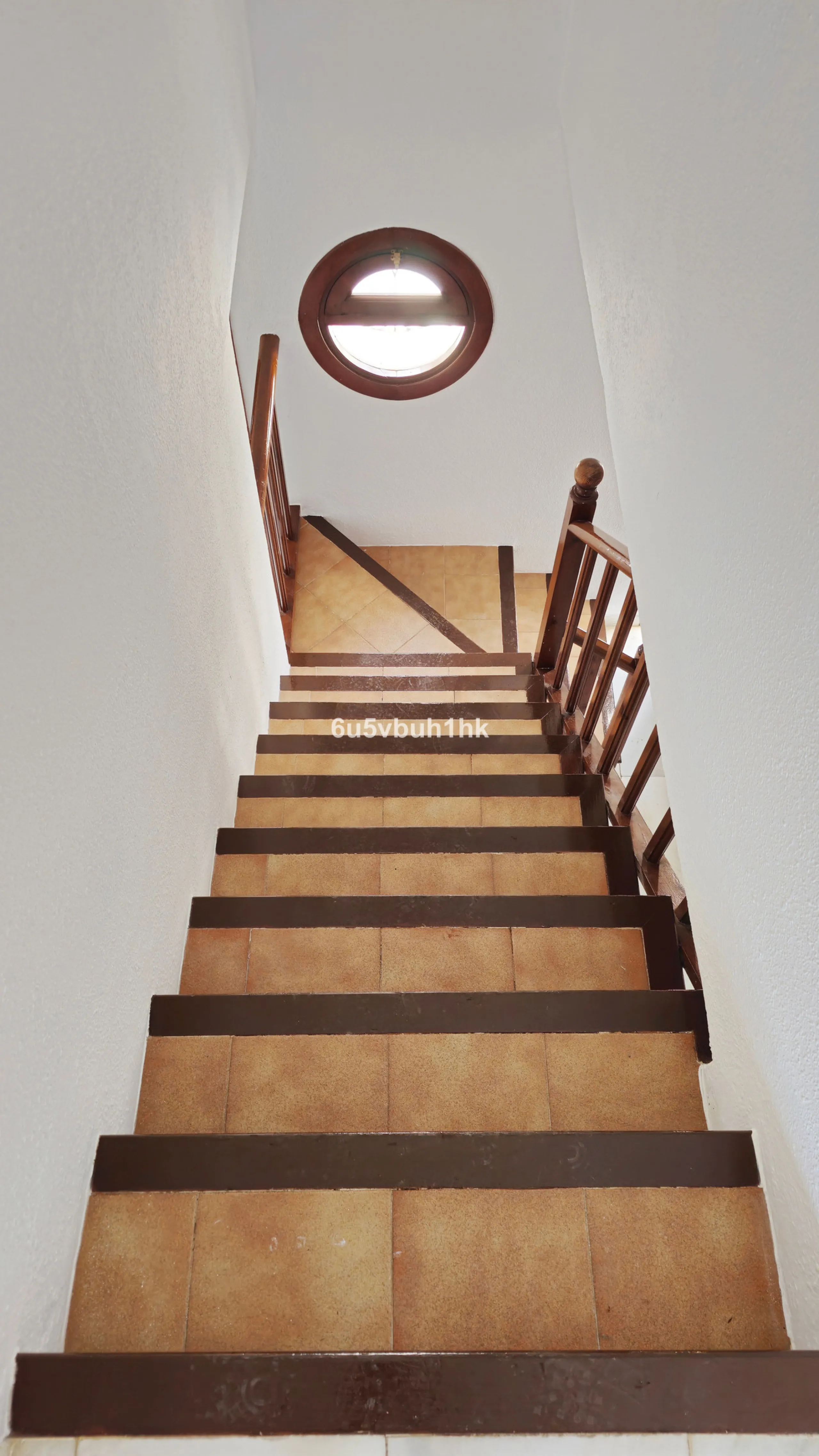 Located in the established Bahia Azul urbanisation, this traditional Spanish house offers an excellent opportunity to acquire a property with direct access to the beach and communal amenities.