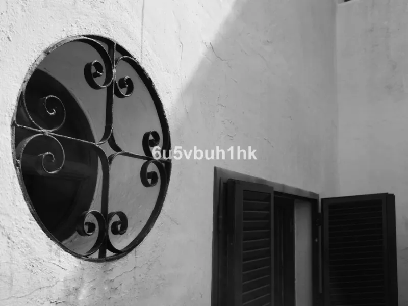 Located in the established Bahia Azul urbanisation, this traditional Spanish house offers an excellent opportunity to acquire a property with direct access to the beach and communal amenities.