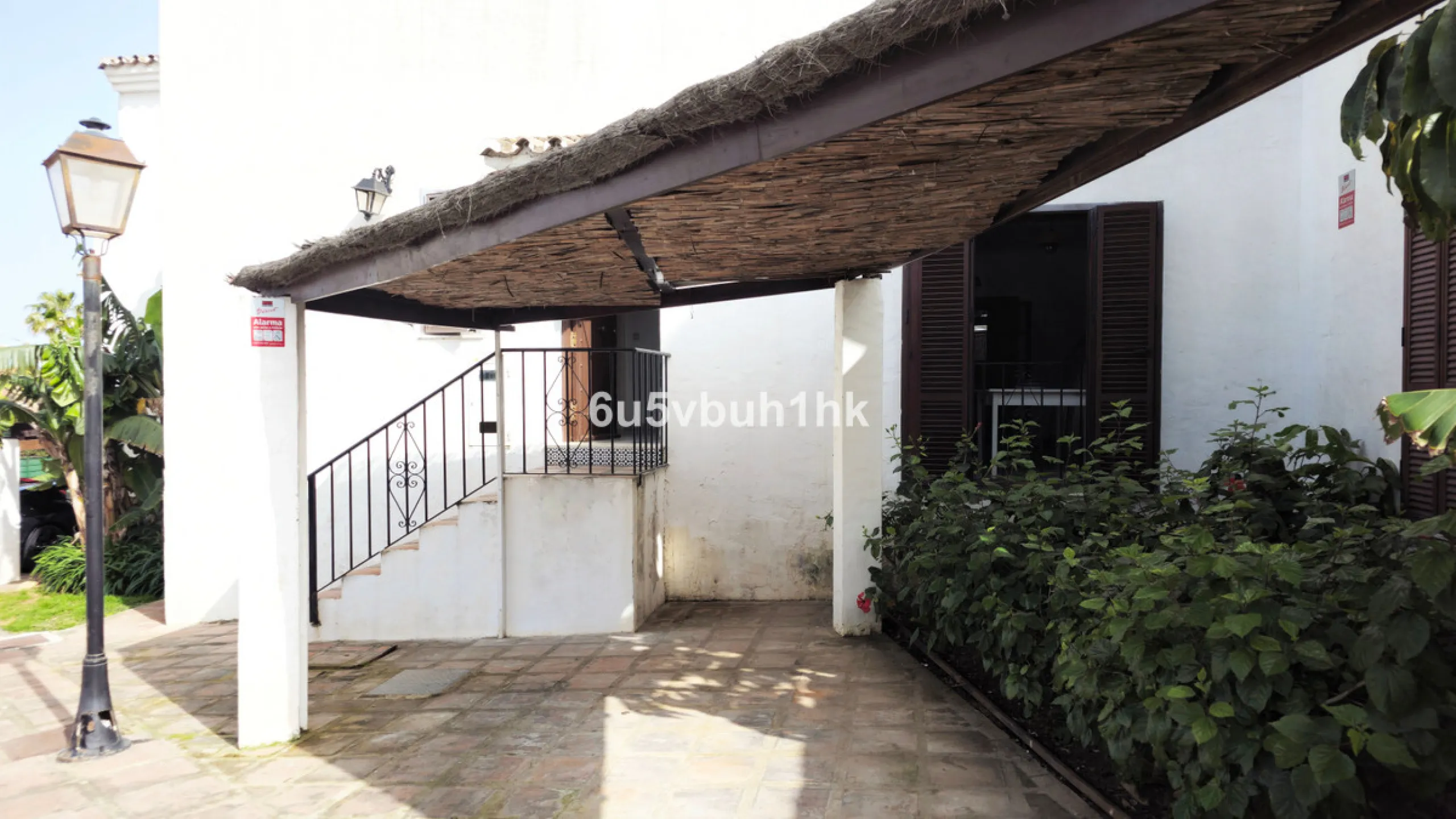 Located in the established Bahia Azul urbanisation, this traditional Spanish house offers an excellent opportunity to acquire a property with direct access to the beach and communal amenities.