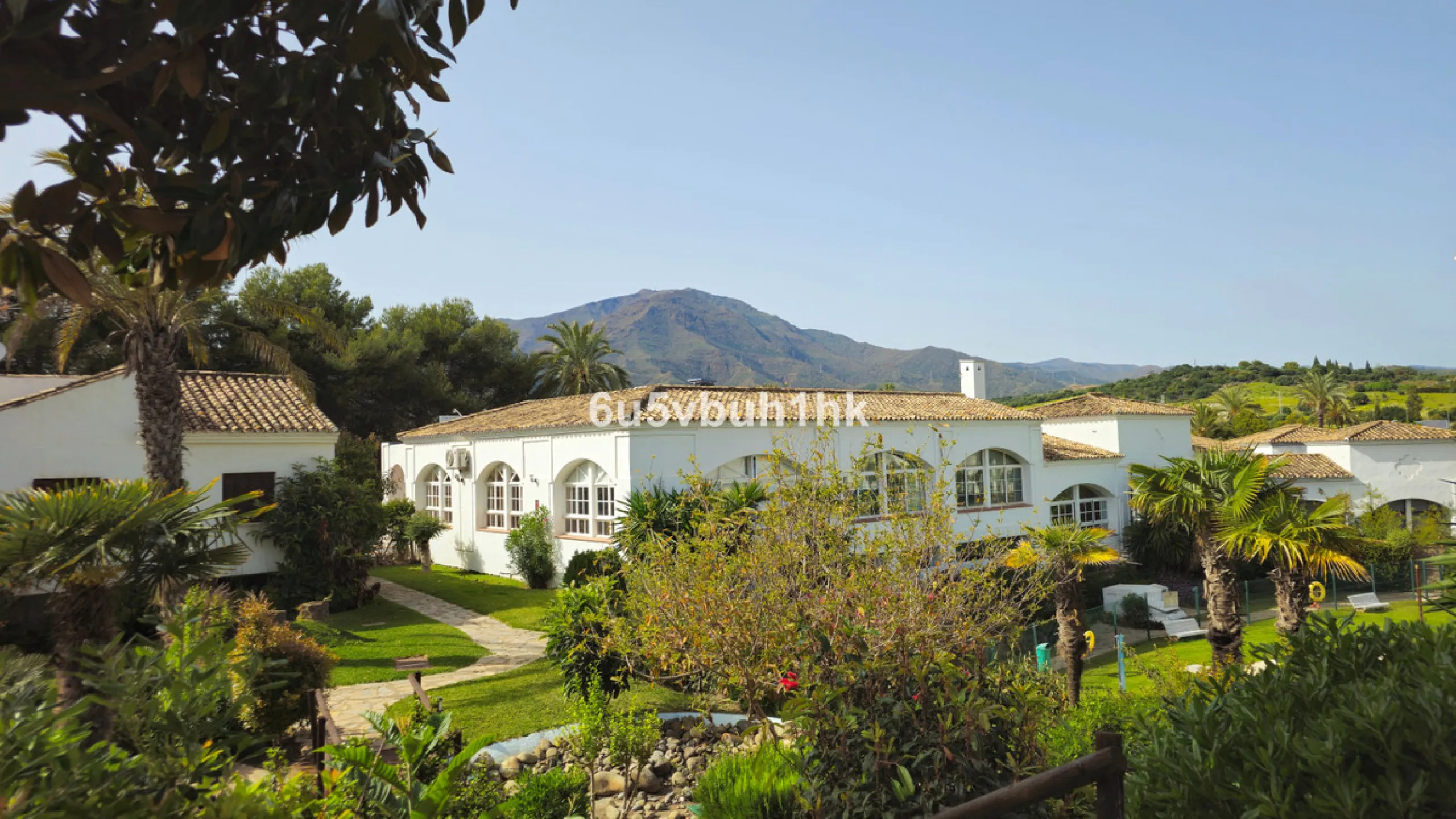 Located in the established Bahia Azul urbanisation, this traditional Spanish house offers an excellent opportunity to acquire a property with direct access to the beach and communal amenities.