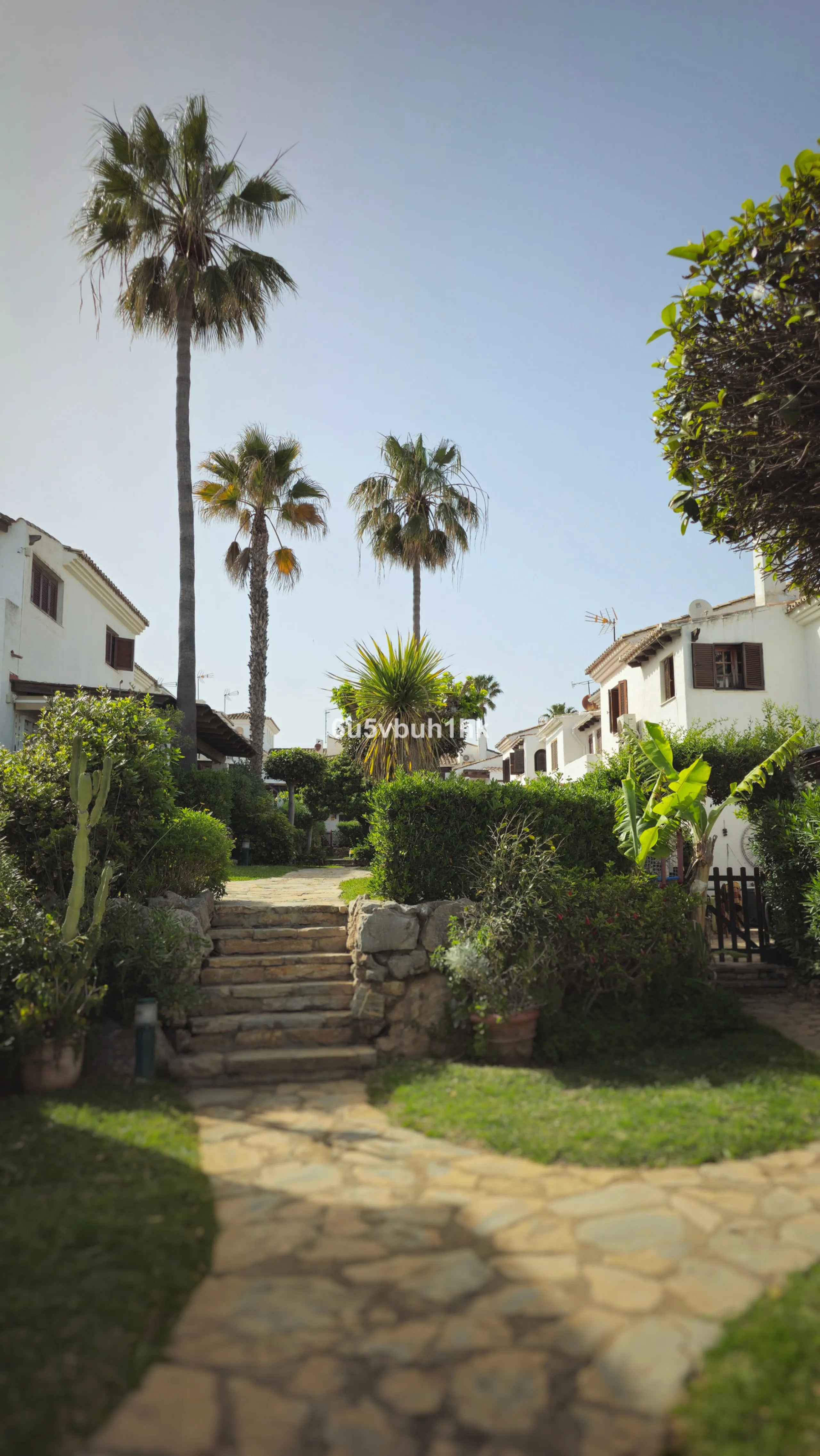 Located in the established Bahia Azul urbanisation, this traditional Spanish house offers an excellent opportunity to acquire a property with direct access to the beach and communal amenities.