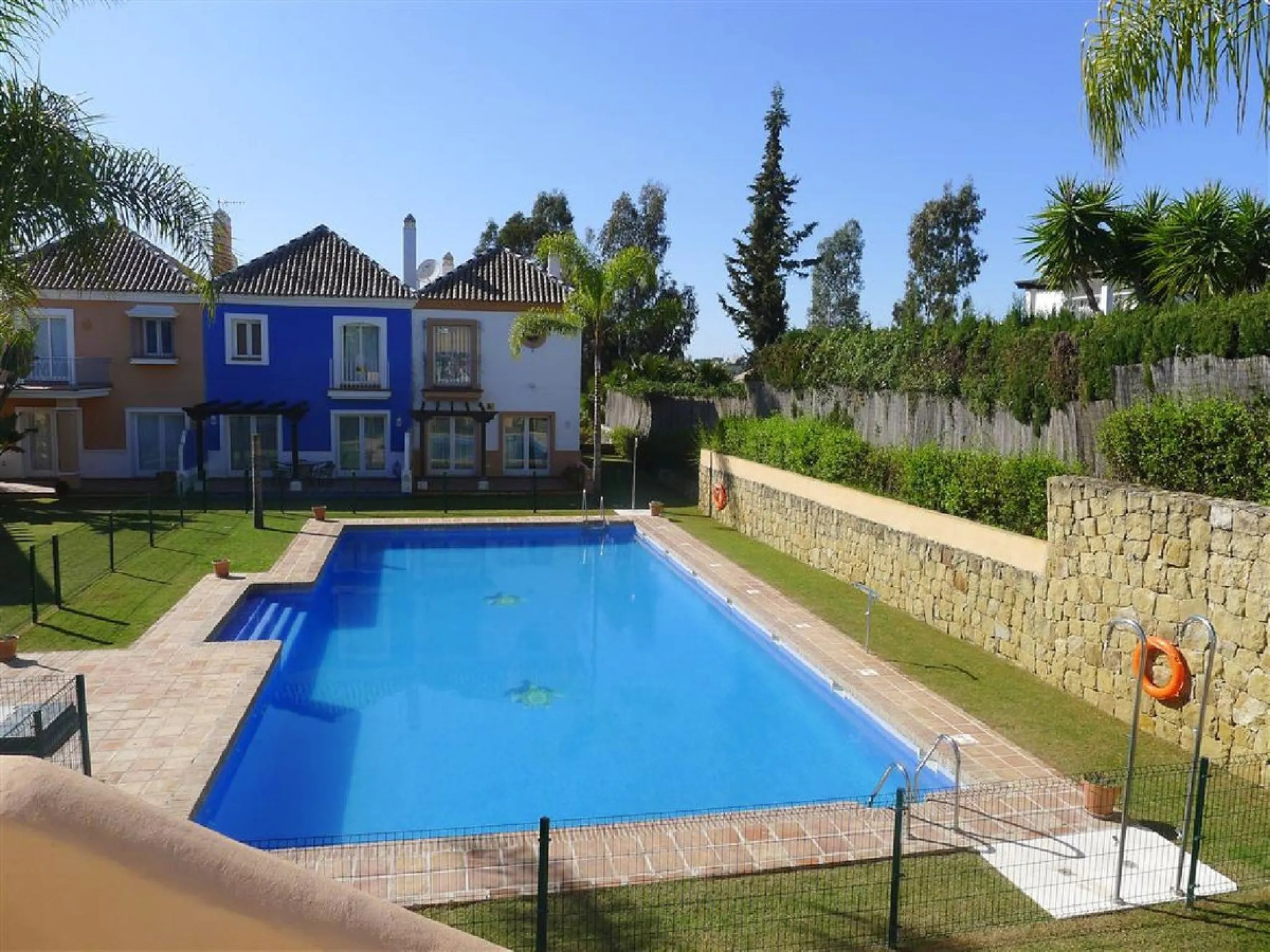 House - Townhouse в продаже в Marbella, Málaga. В доме 2 спален и 2 ванных комнат. Площадь дома 159 м²