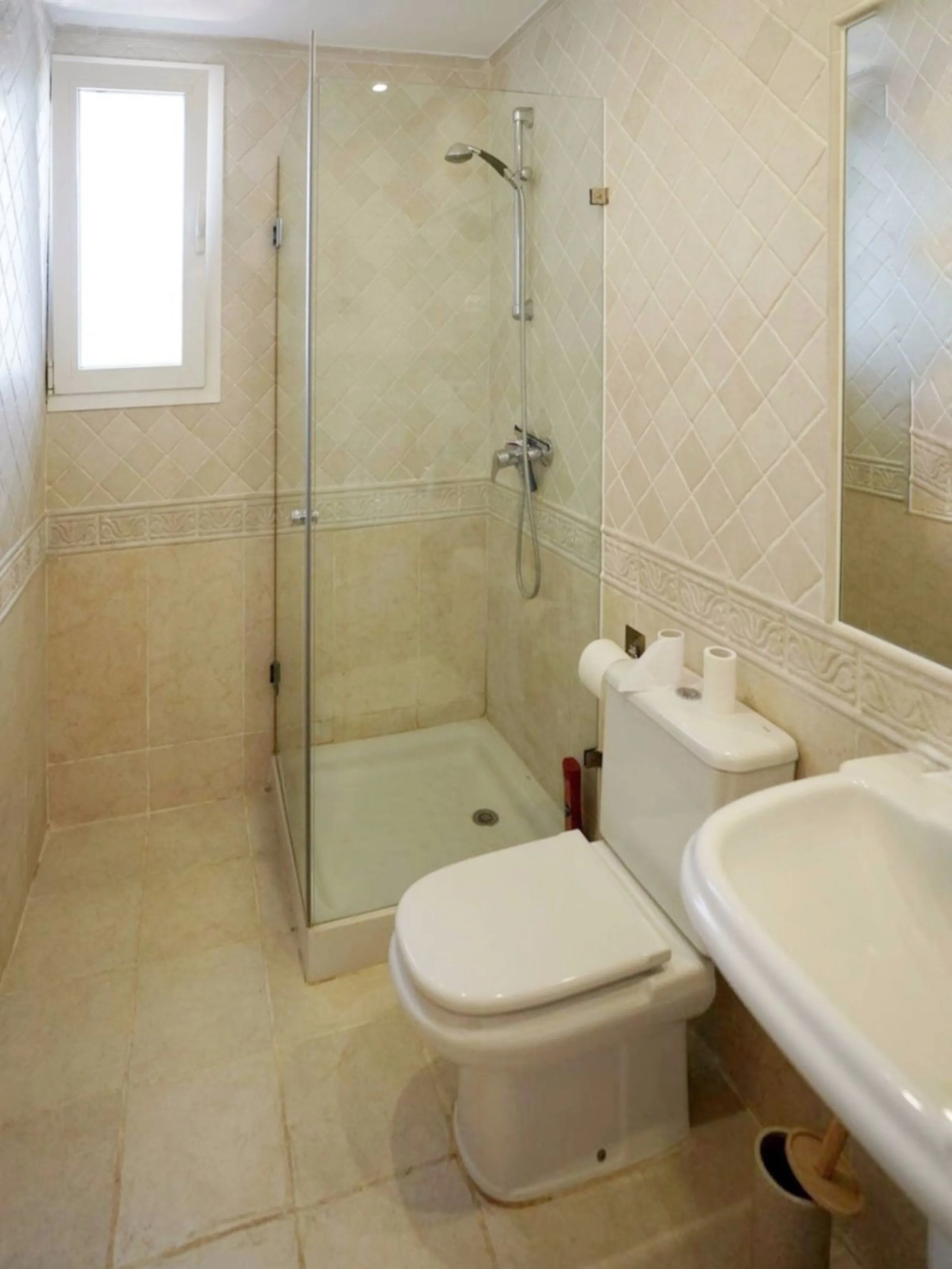 House - Townhouse в продаже в Marbella, Málaga. В доме 2 спален и 2 ванных комнат. Площадь дома 159 м²