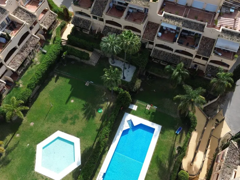 Elegant and bright west facing apartment situated in Santa Maria Village, a gated 24hour security community nested in Elviria, only minutes away from Marbella's nicest sandy beaches. This immaculate apartment combines comfort, style and convenience and fe