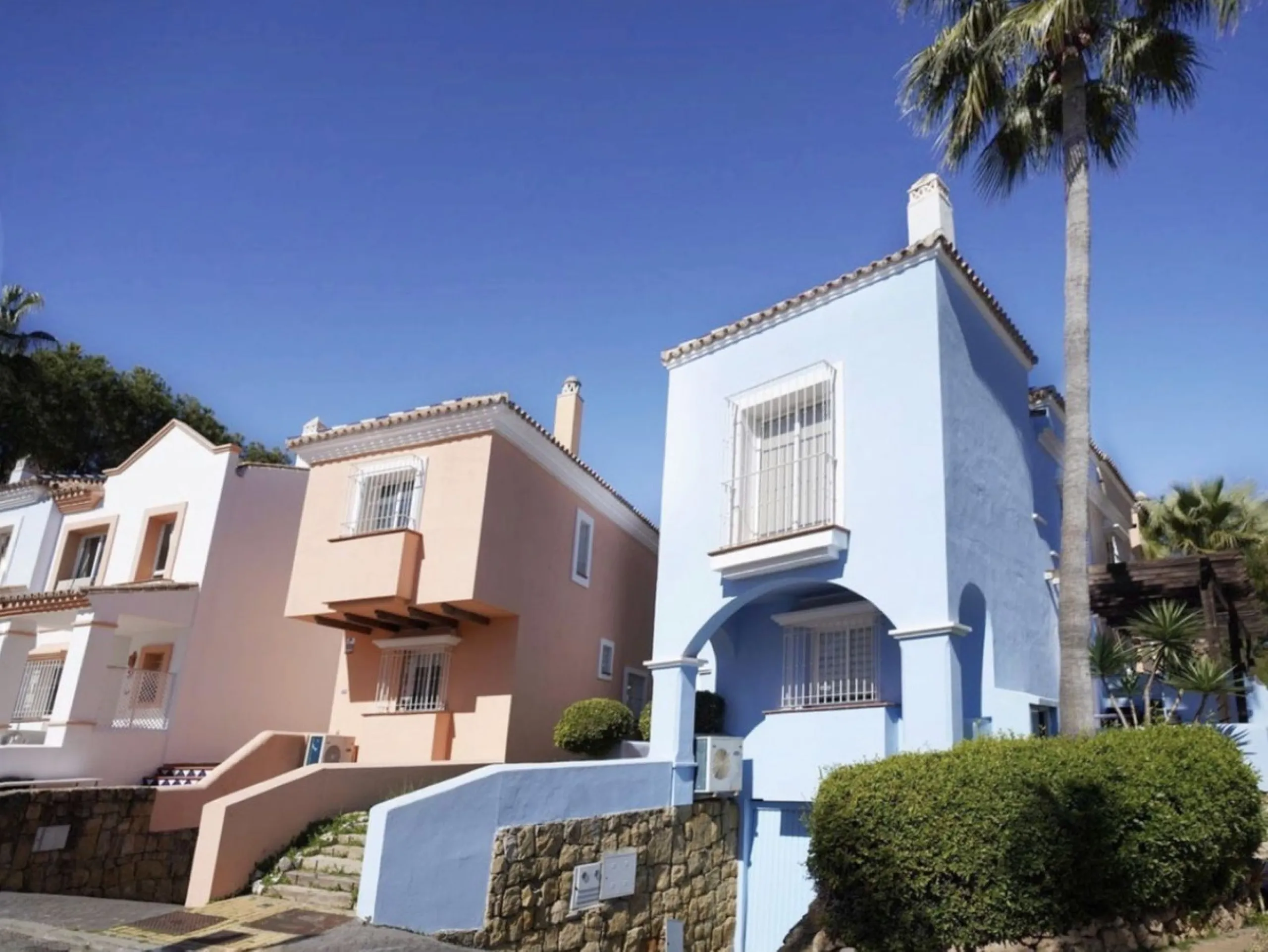 House - Townhouse в продаже в Marbella, Málaga. В доме 2 спален и 2 ванных комнат. Площадь дома 159 м²
