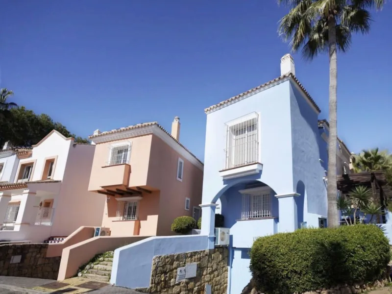 House - Townhouse в продаже в Marbella, Málaga. В доме 2 спален и 2 ванных комнат. Площадь дома 159 м²
