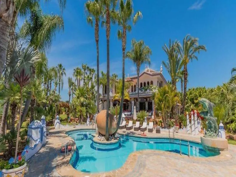 House - Finca - Cortijo в продаже в Alhaurín el Grande, Málaga. В доме 6 спален и 6 ванных комнат. Площадь дома 980 м². Площадь участка 57000 м²