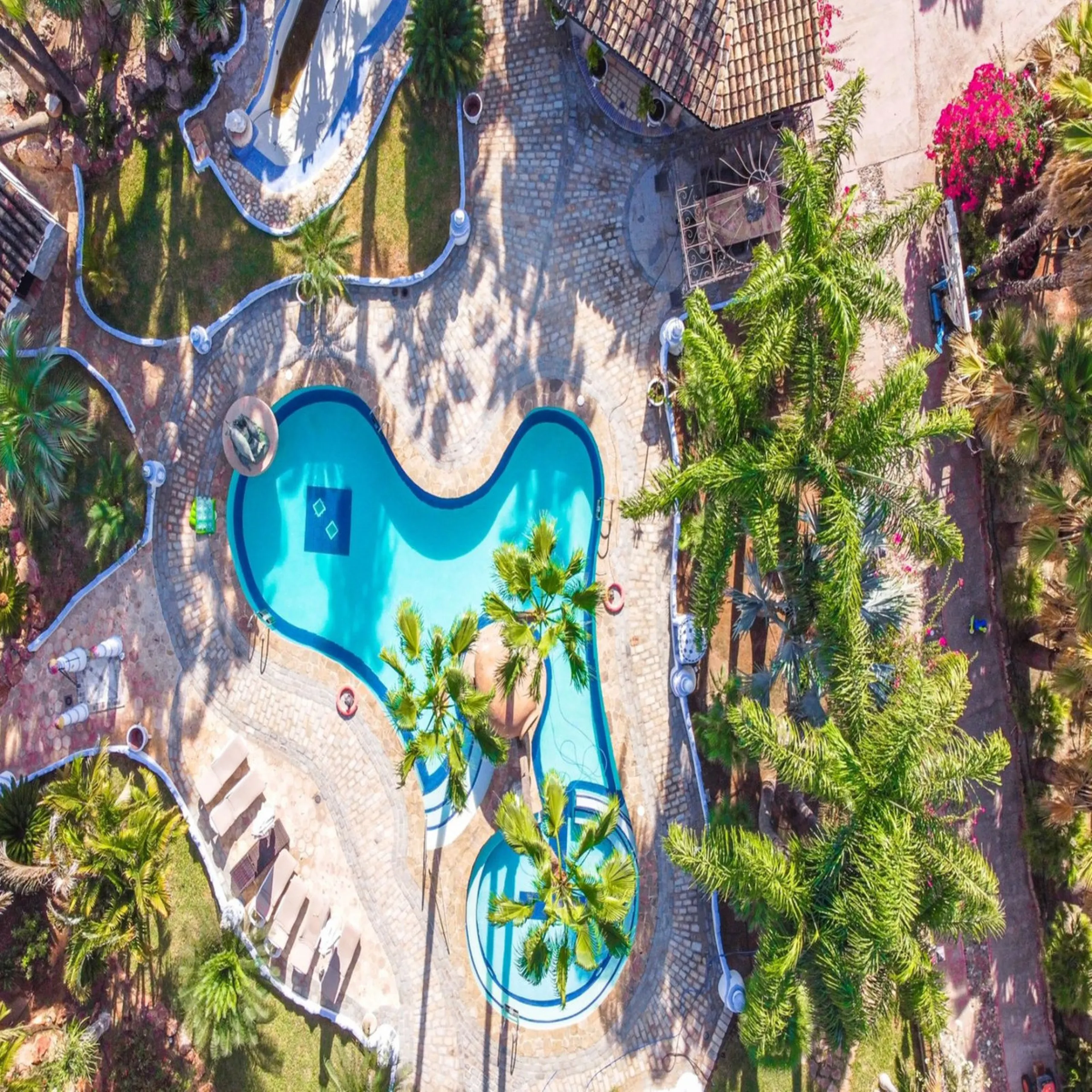 House - Finca - Cortijo в продаже в Alhaurín el Grande, Málaga. В доме 6 спален и 6 ванных комнат. Площадь дома 980 м². Площадь участка 57000 м²