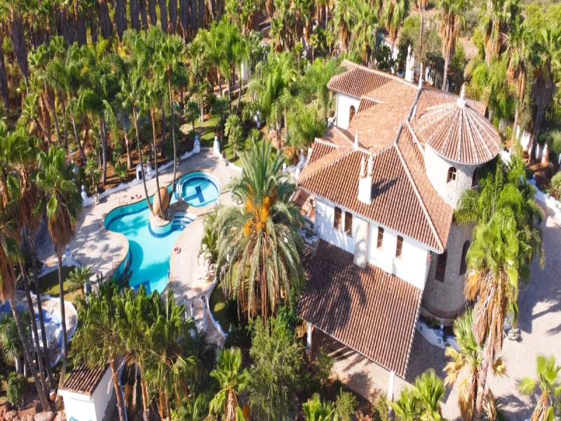 House - Finca - Cortijo в продаже в Alhaurín el Grande, Málaga. В доме 6 спален и 6 ванных комнат. Площадь дома 980 м². Площадь участка 57000 м²