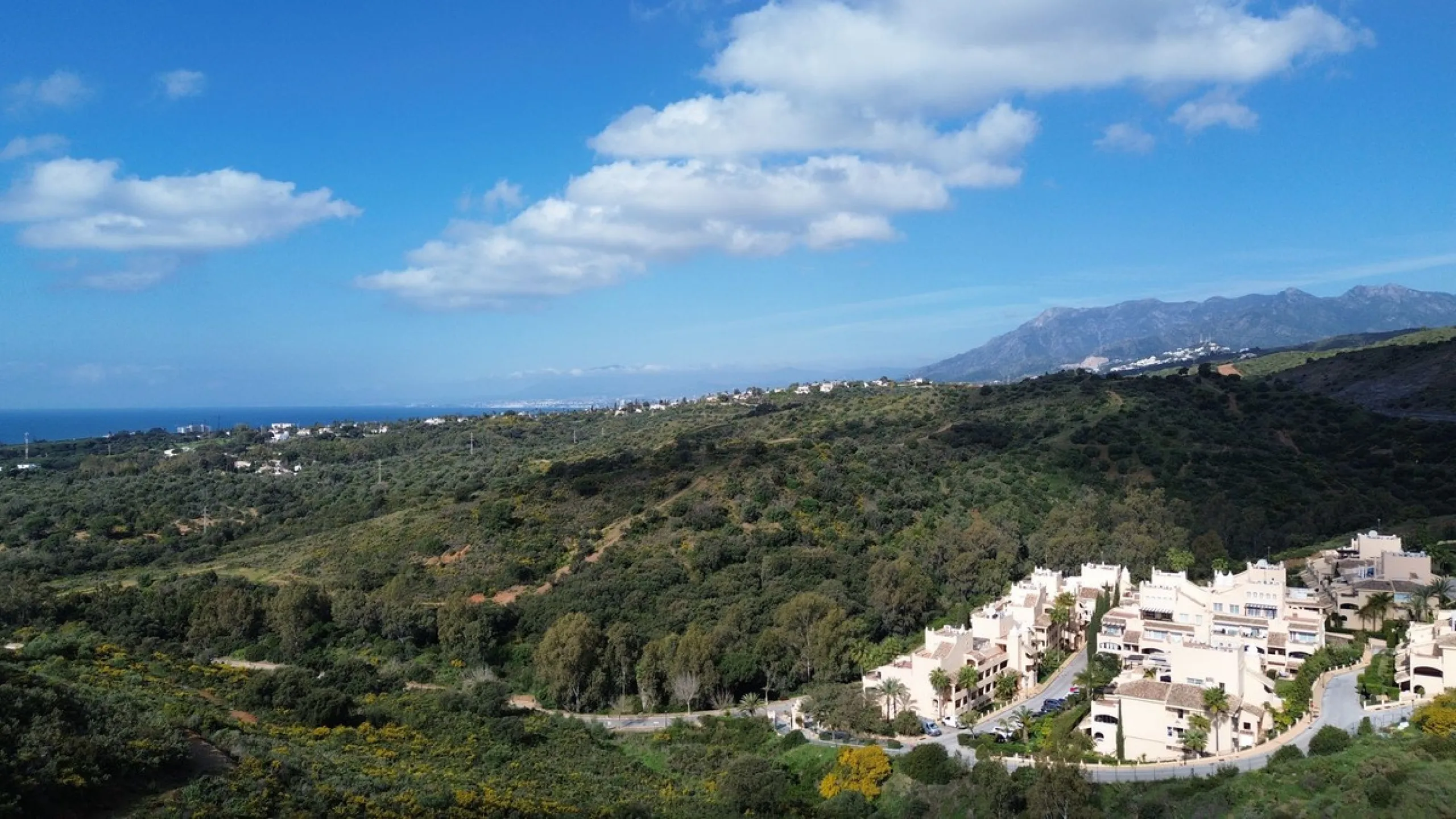 Elegant and bright west facing apartment situated in Santa Maria Village, a gated 24hour security community nested in Elviria, only minutes away from Marbella's nicest sandy beaches. This immaculate apartment combines comfort, style and convenience and fe