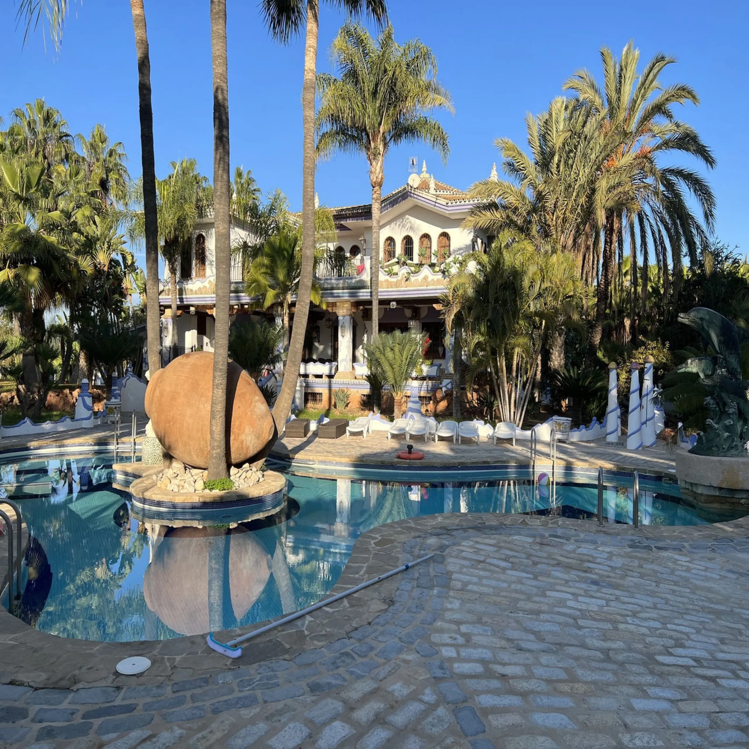 House - Finca - Cortijo в продаже в Alhaurín el Grande, Málaga. В доме 6 спален и 6 ванных комнат. Площадь дома 980 м². Площадь участка 57000 м²