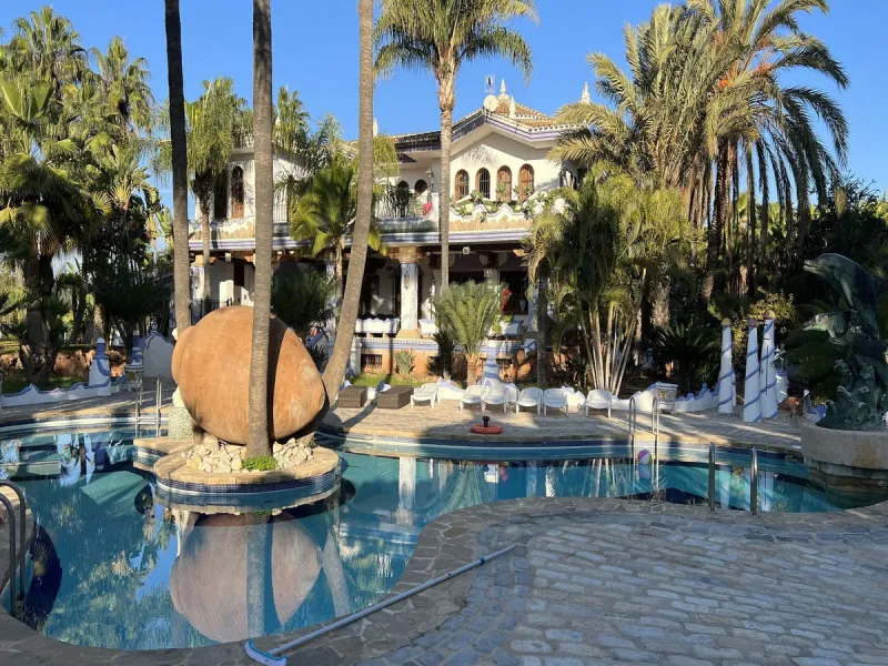 House - Finca - Cortijo в продаже в Alhaurín el Grande, Málaga. В доме 6 спален и 6 ванных комнат. Площадь дома 980 м². Площадь участка 57000 м²
