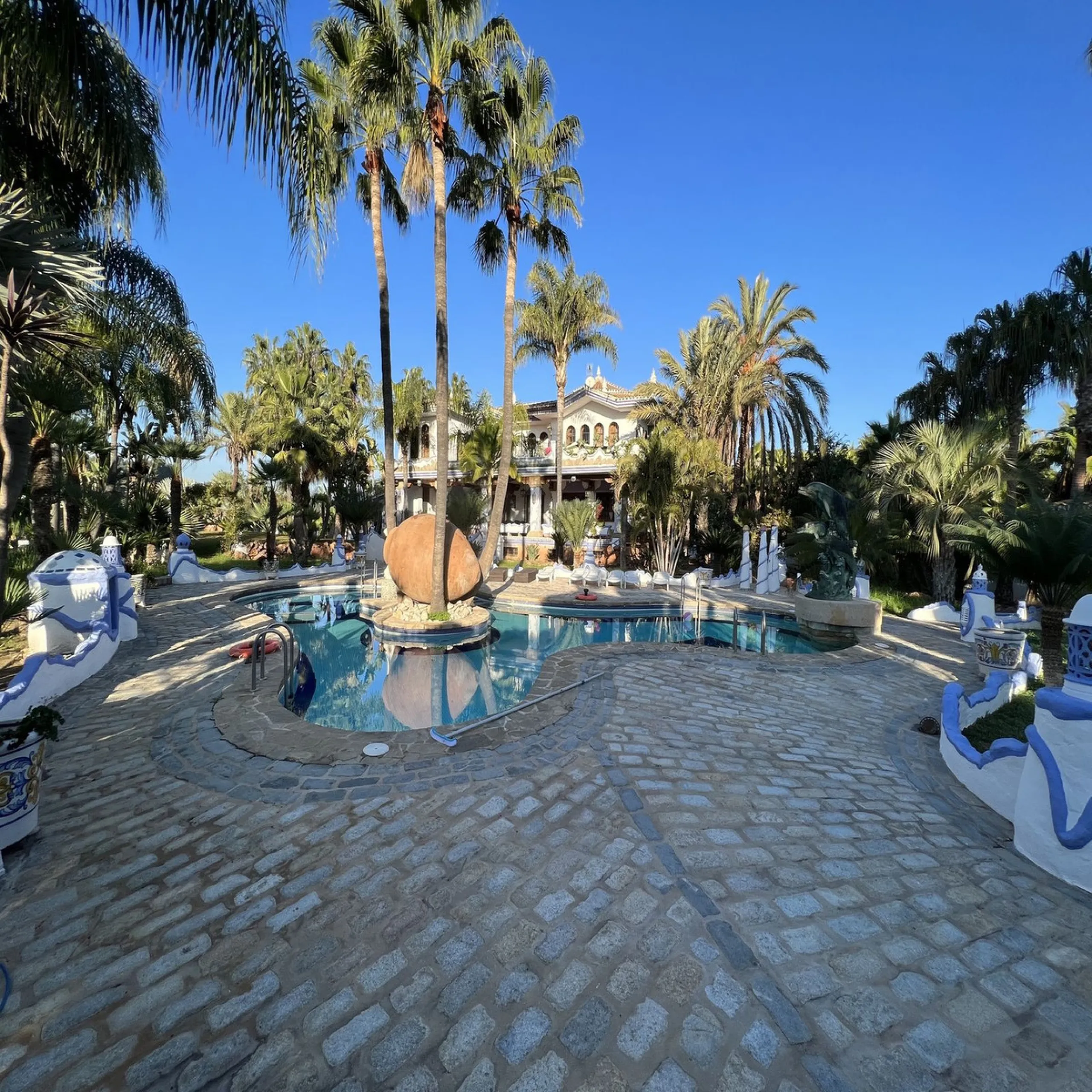 House - Finca - Cortijo в продаже в Alhaurín el Grande, Málaga. В доме 6 спален и 6 ванных комнат. Площадь дома 980 м². Площадь участка 57000 м²