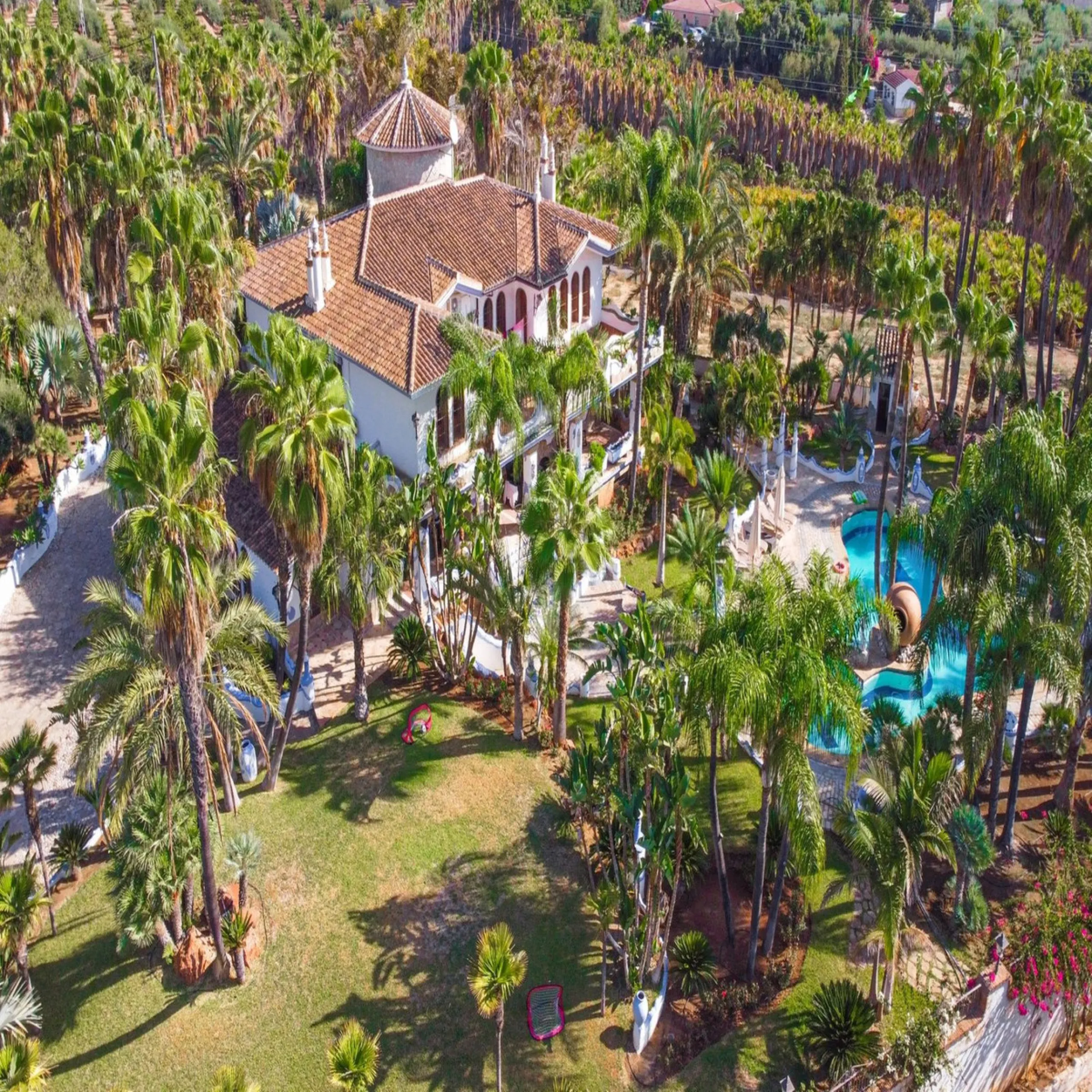 House - Finca - Cortijo в продаже в Alhaurín el Grande, Málaga. В доме 6 спален и 6 ванных комнат. Площадь дома 980 м². Площадь участка 57000 м²