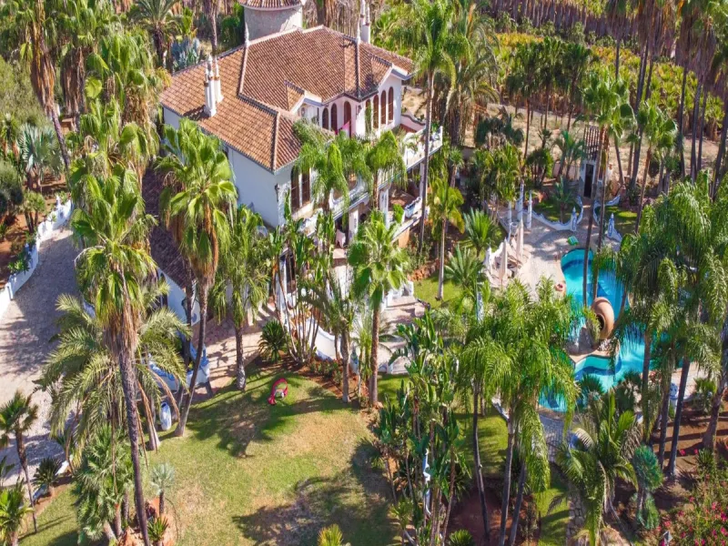 House - Finca - Cortijo в продаже в Alhaurín el Grande, Málaga. В доме 6 спален и 6 ванных комнат. Площадь дома 980 м². Площадь участка 57000 м²