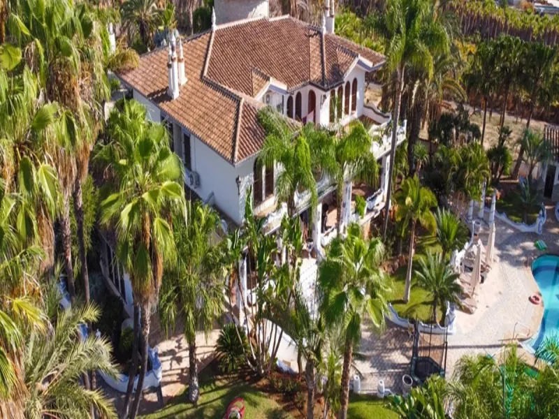 House - Finca - Cortijo в продаже в Alhaurín el Grande, Málaga. В доме 6 спален и 6 ванных комнат. Площадь дома 980 м². Площадь участка 57000 м²