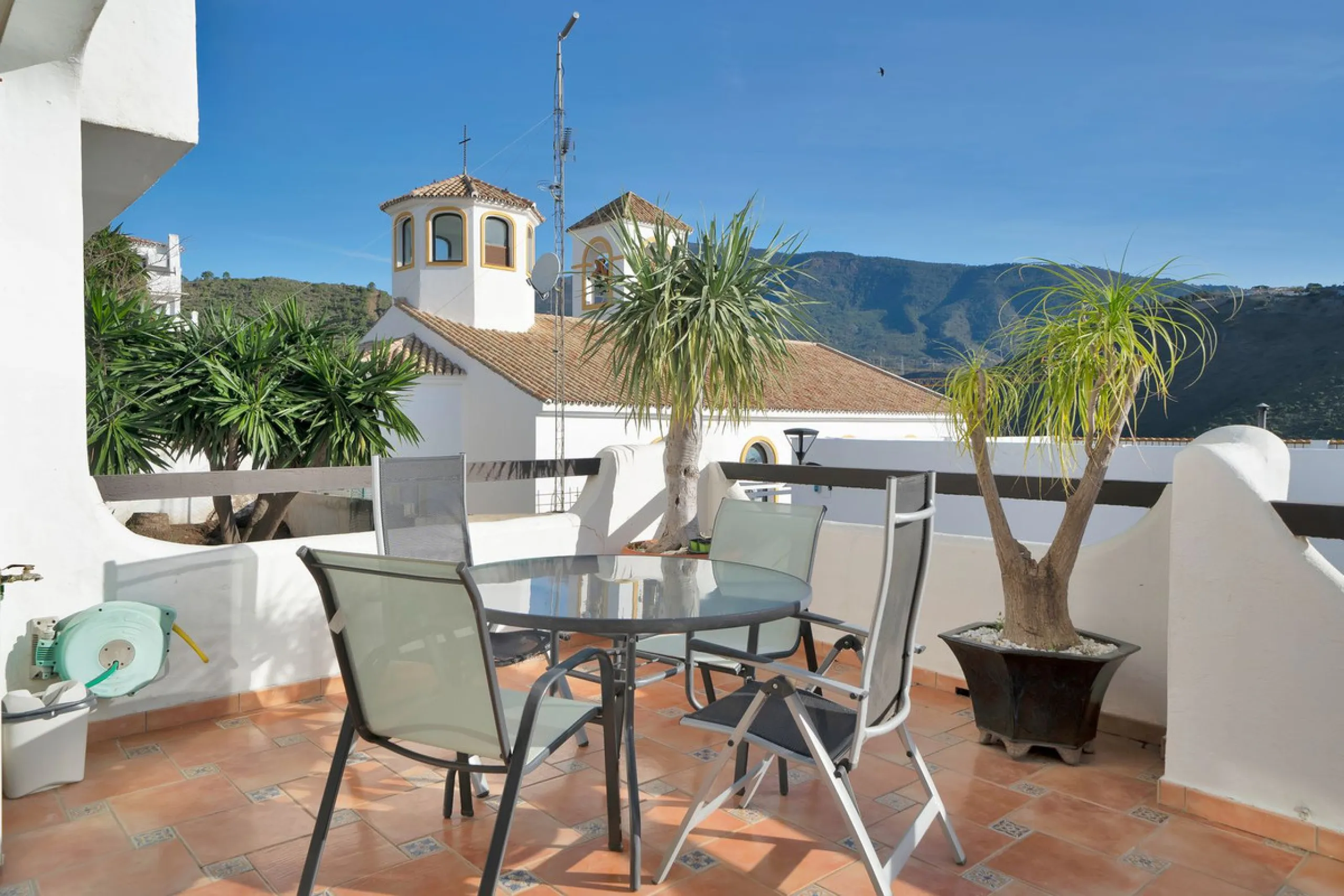 Apartment - Ground Floor Apartment в продаже в Benahavís, Málaga. В доме 3 спален и 3 ванных комнат. Площадь дома 200 м²