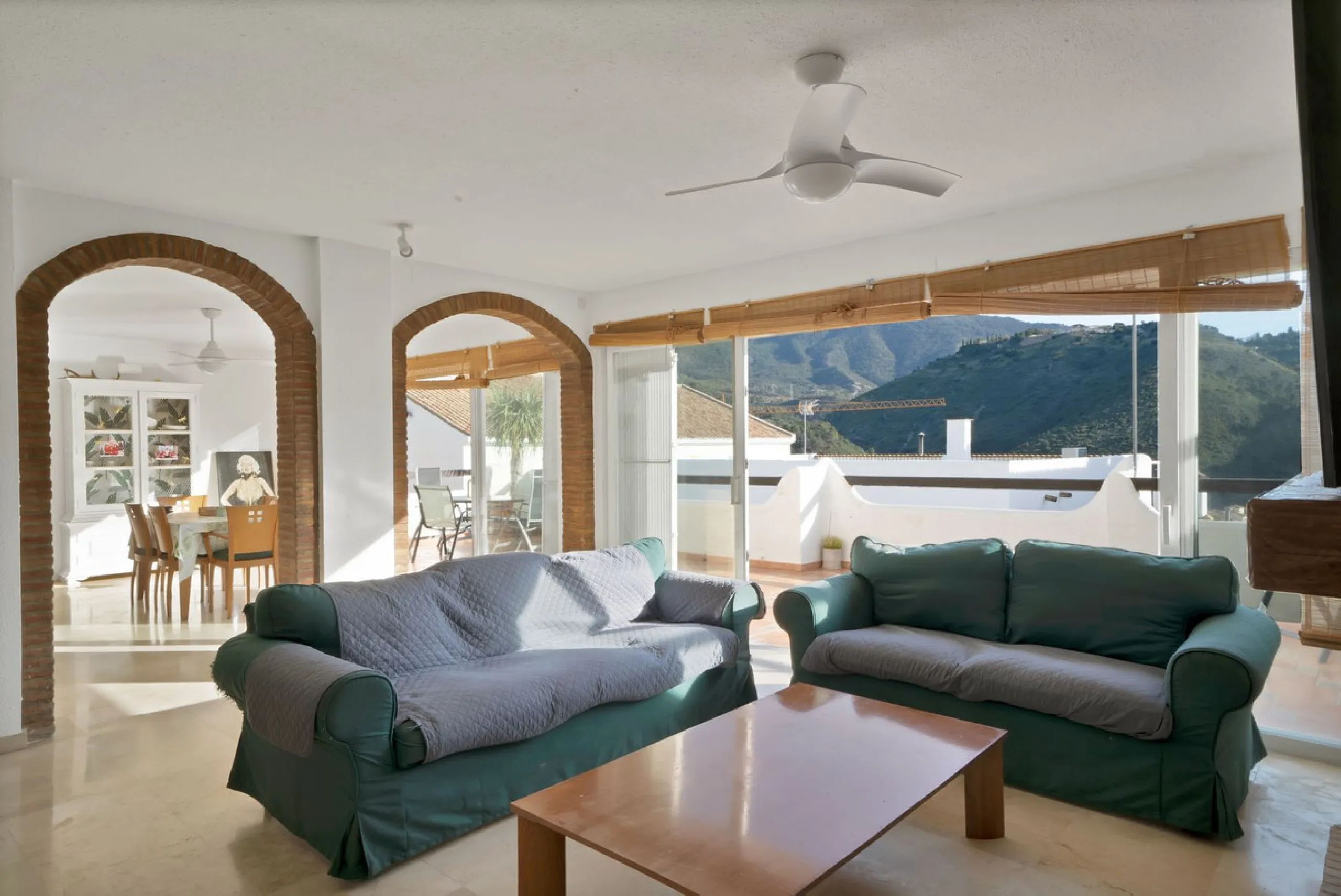 Apartment - Ground Floor Apartment в продаже в Benahavís, Málaga. В доме 3 спален и 3 ванных комнат. Площадь дома 200 м²