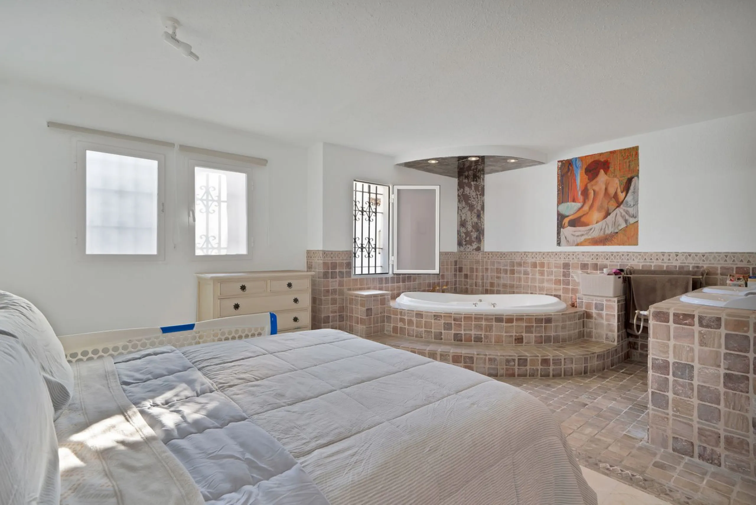 Apartment - Ground Floor Apartment в продаже в Benahavís, Málaga. В доме 3 спален и 3 ванных комнат. Площадь дома 200 м²