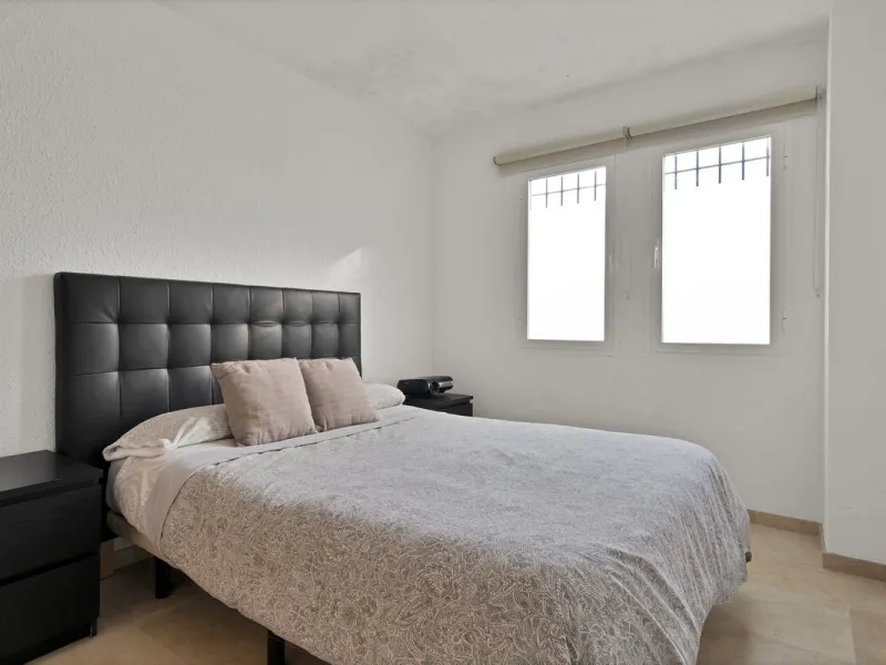 Apartment - Ground Floor Apartment в продаже в Benahavís, Málaga. В доме 3 спален и 3 ванных комнат. Площадь дома 200 м²