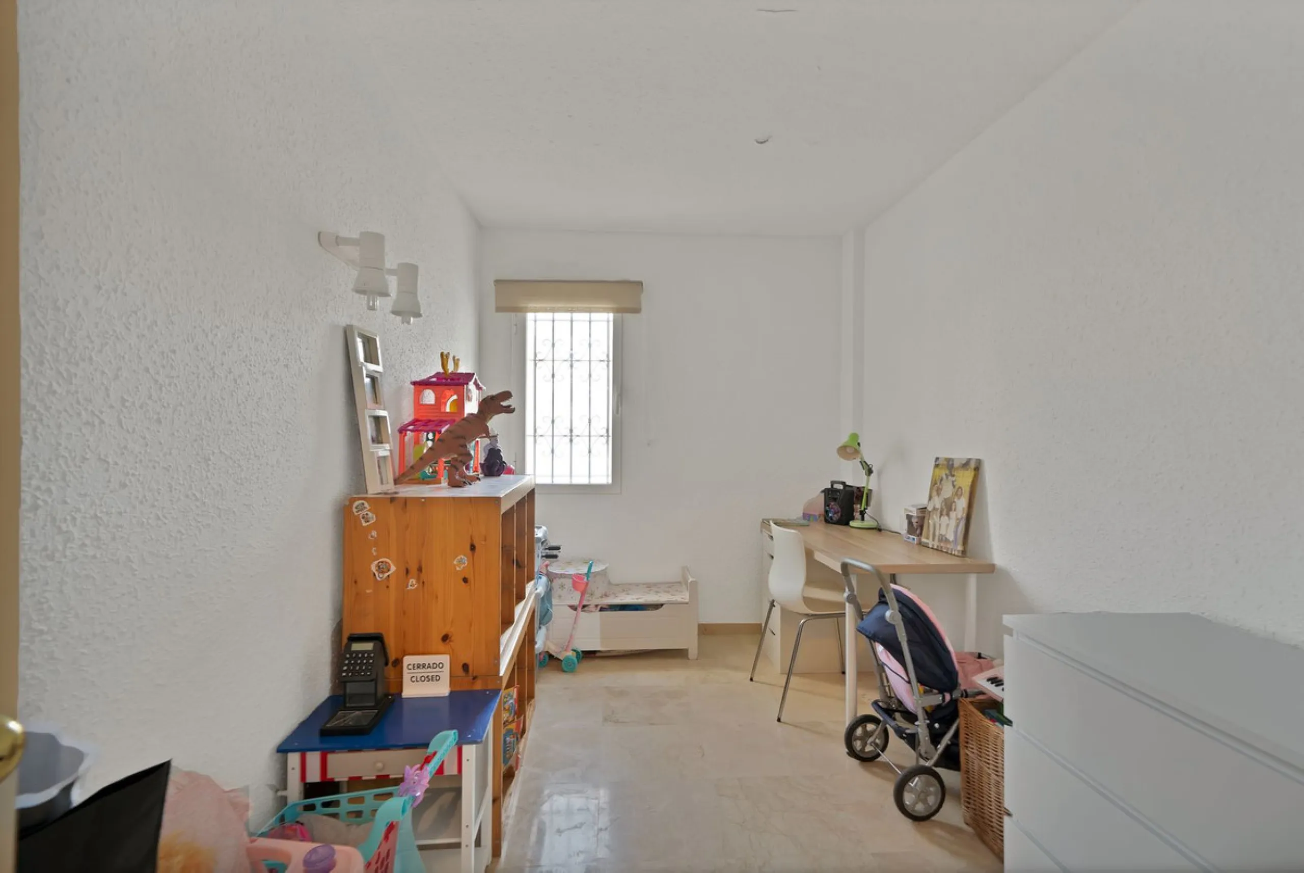 Apartment - Ground Floor Apartment в продаже в Benahavís, Málaga. В доме 3 спален и 3 ванных комнат. Площадь дома 200 м²