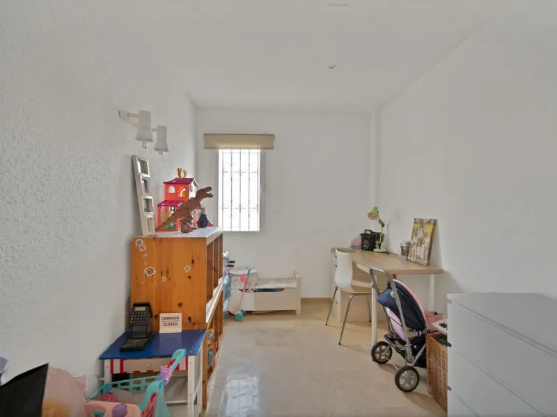 Apartment - Ground Floor Apartment в продаже в Benahavís, Málaga. В доме 3 спален и 3 ванных комнат. Площадь дома 200 м²