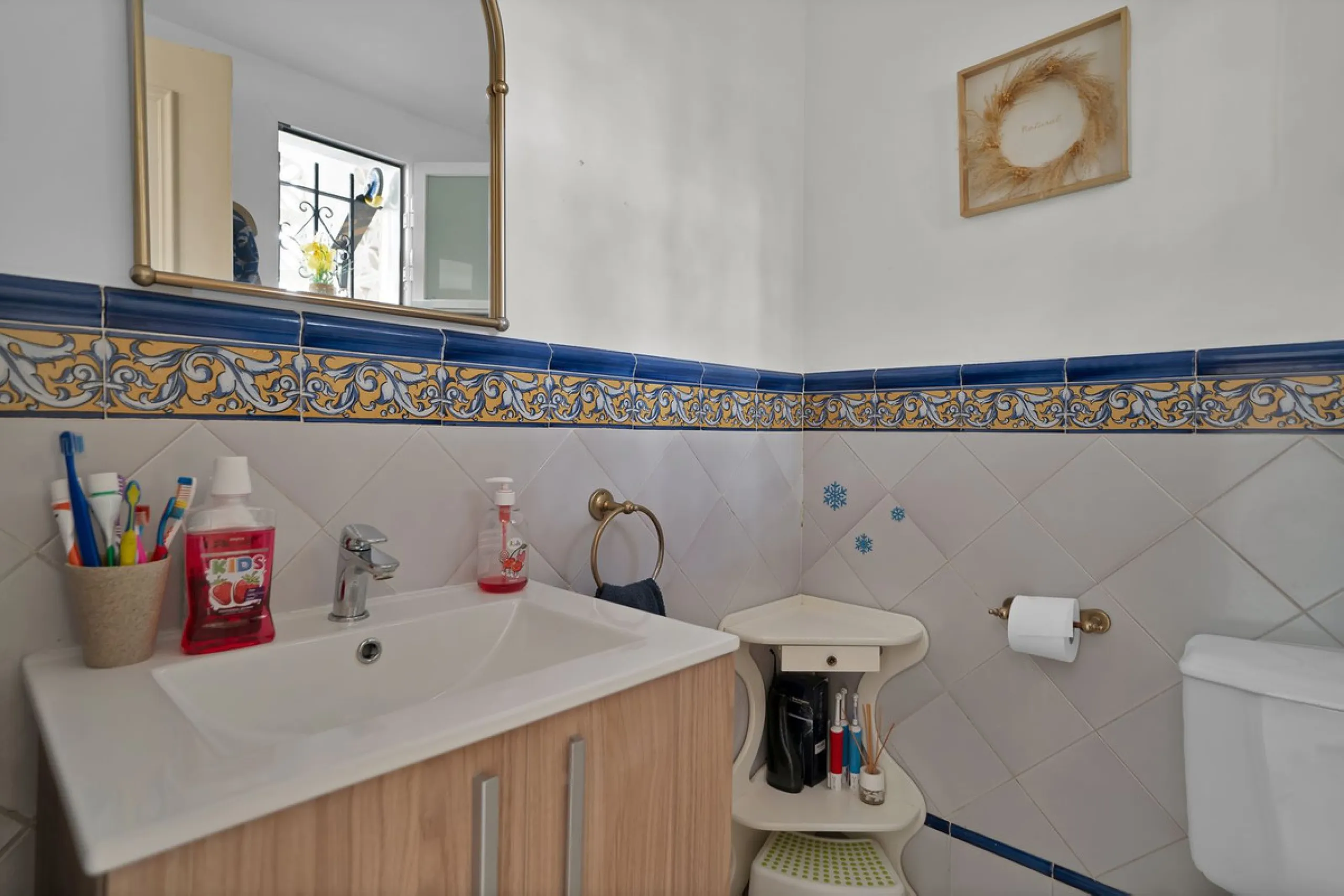 Apartment - Ground Floor Apartment в продаже в Benahavís, Málaga. В доме 3 спален и 3 ванных комнат. Площадь дома 200 м²