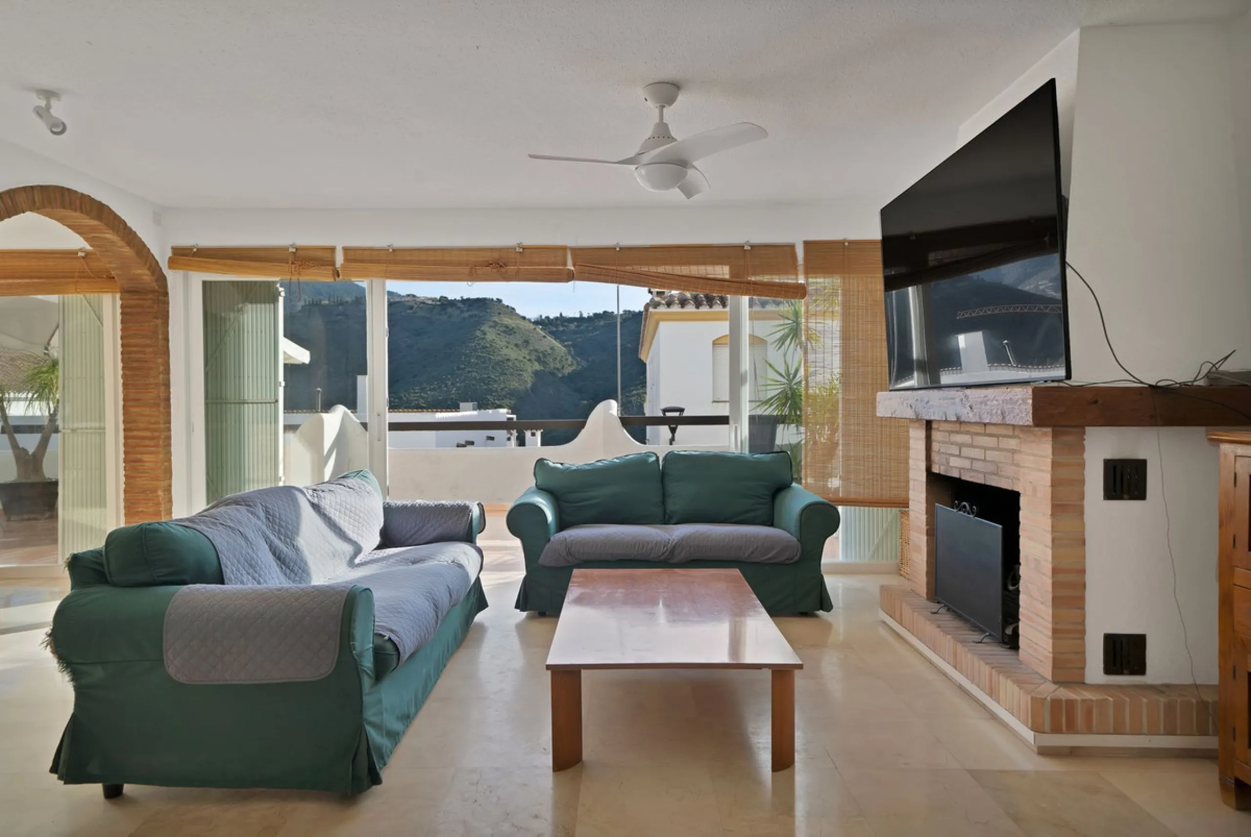 Apartment - Ground Floor Apartment в продаже в Benahavís, Málaga. В доме 3 спален и 3 ванных комнат. Площадь дома 200 м²