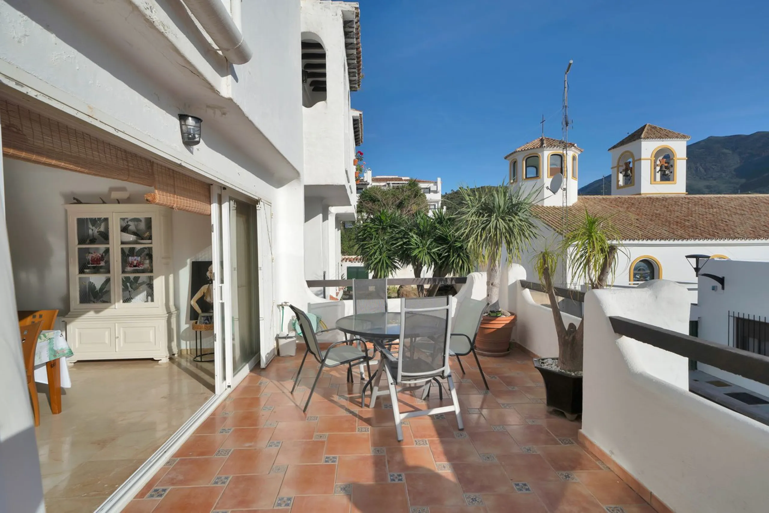 Apartment - Ground Floor Apartment в продаже в Benahavís, Málaga. В доме 3 спален и 3 ванных комнат. Площадь дома 200 м²