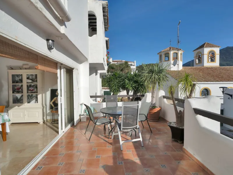 Apartment - Ground Floor Apartment в продаже в Benahavís, Málaga. В доме 3 спален и 3 ванных комнат. Площадь дома 200 м²