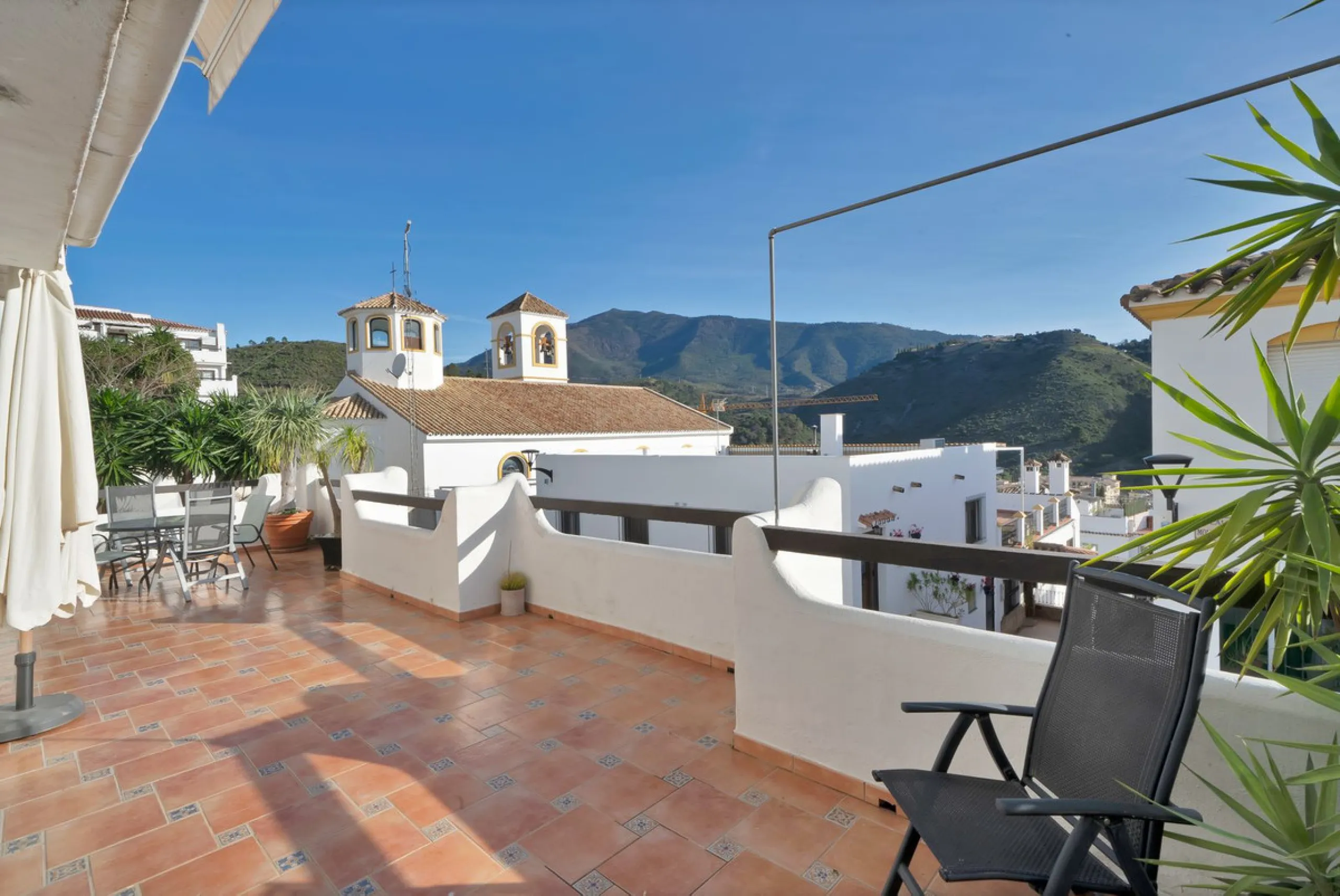 Apartment - Ground Floor Apartment в продаже в Benahavís, Málaga. В доме 3 спален и 3 ванных комнат. Площадь дома 200 м²