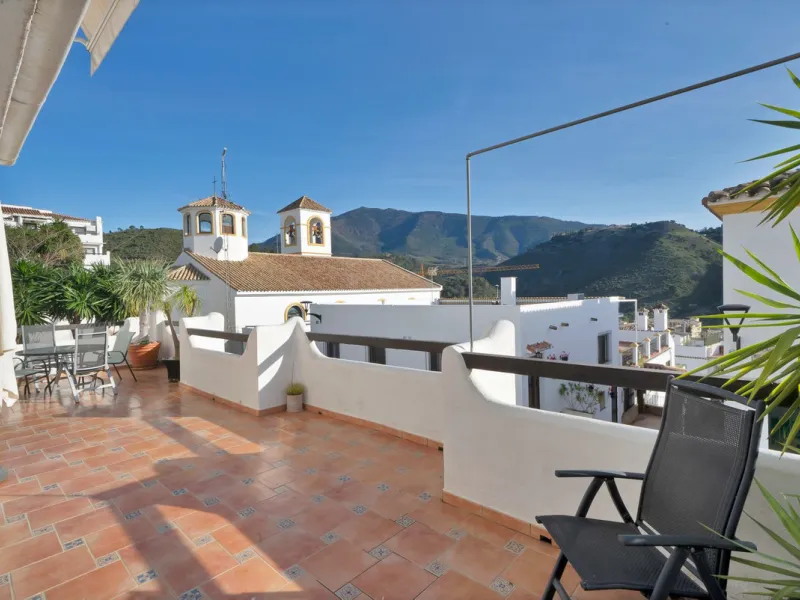 Apartment - Ground Floor Apartment в продаже в Benahavís, Málaga. В доме 3 спален и 3 ванных комнат. Площадь дома 200 м²