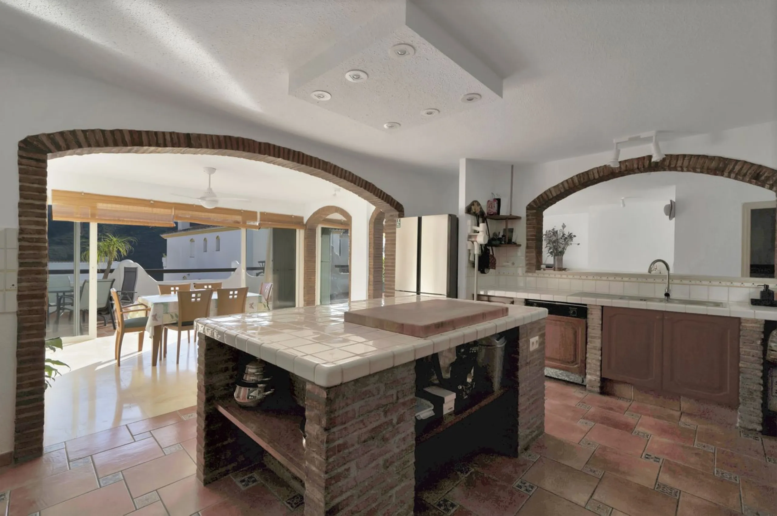 Apartment - Ground Floor Apartment в продаже в Benahavís, Málaga. В доме 3 спален и 3 ванных комнат. Площадь дома 200 м²