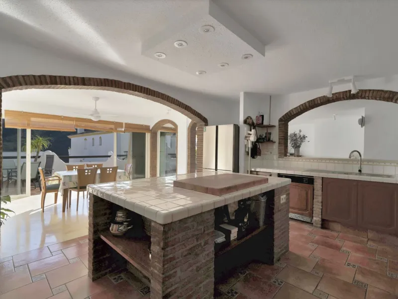 Apartment - Ground Floor Apartment в продаже в Benahavís, Málaga. В доме 3 спален и 3 ванных комнат. Площадь дома 200 м²