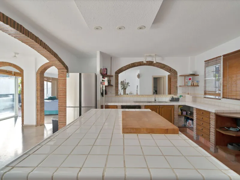 Apartment - Ground Floor Apartment в продаже в Benahavís, Málaga. В доме 3 спален и 3 ванных комнат. Площадь дома 200 м²