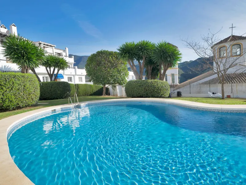 Apartment - Ground Floor Apartment в продаже в Benahavís, Málaga. В доме 3 спален и 3 ванных комнат. Площадь дома 200 м²