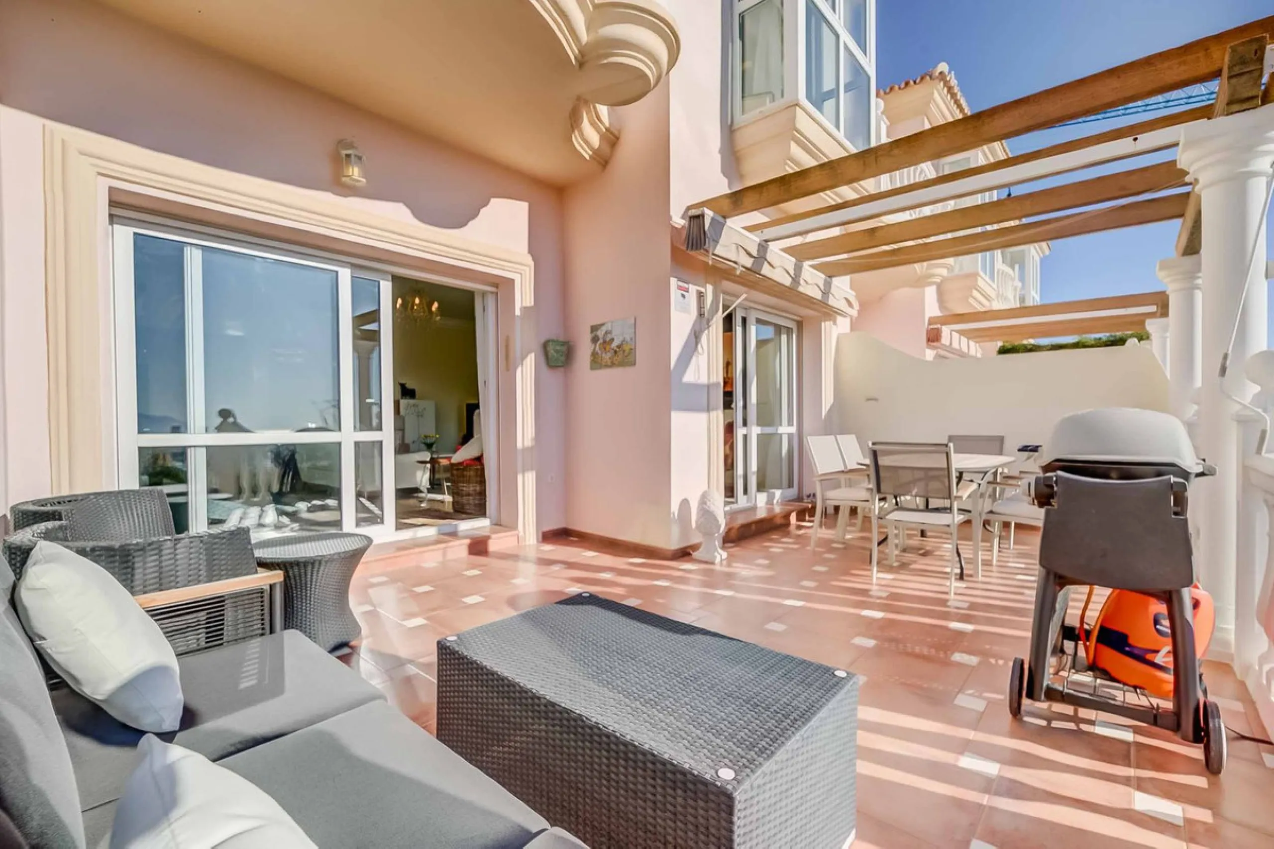 Fantastic townhouse in the prestigious Artola area of Marbella