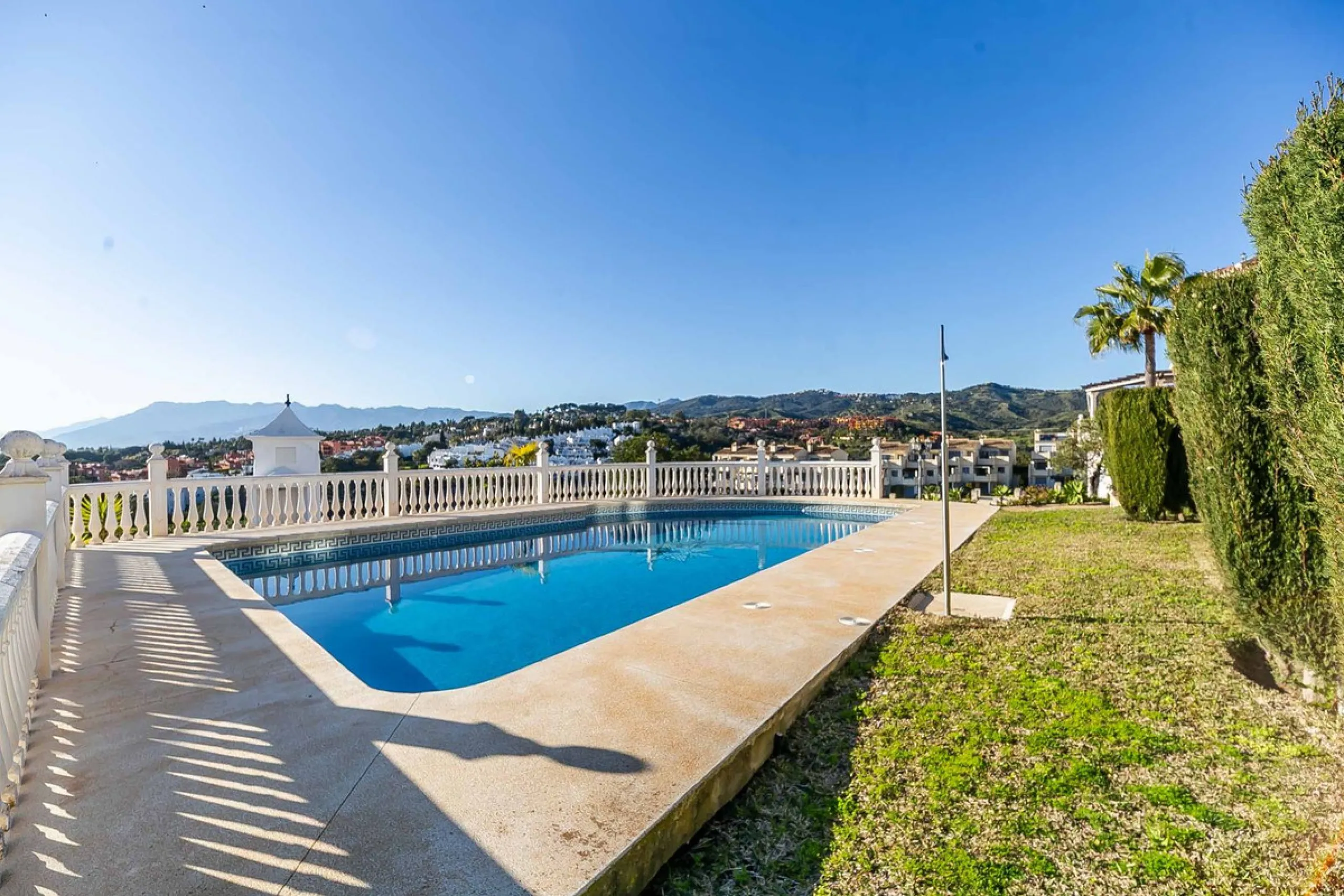 Fantastic townhouse in the prestigious Artola area of Marbella