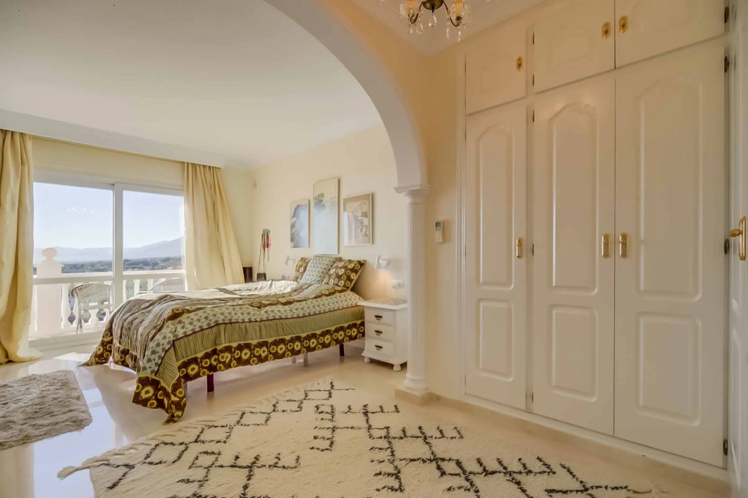 Fantastic townhouse in the prestigious Artola area of Marbella
