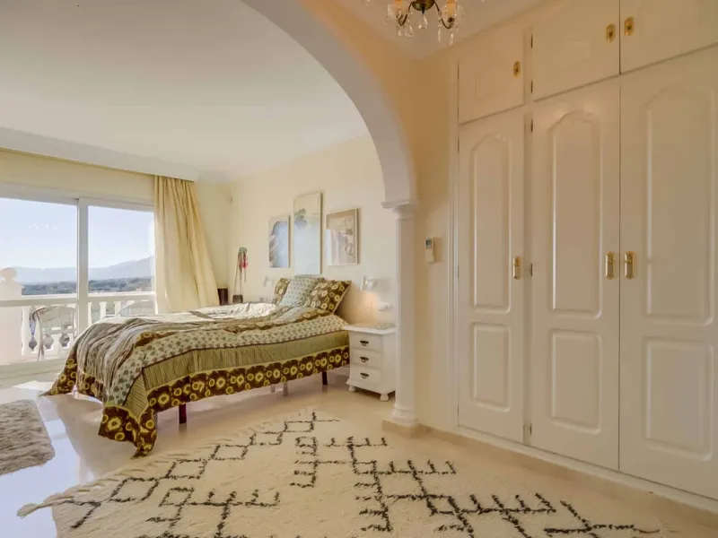Fantastic townhouse in the prestigious Artola area of Marbella