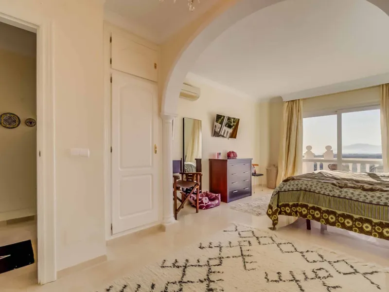 Fantastic townhouse in the prestigious Artola area of Marbella