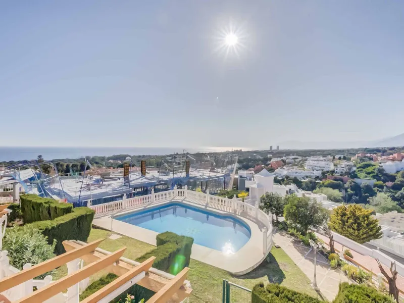 Fantastic townhouse in the prestigious Artola area of Marbella