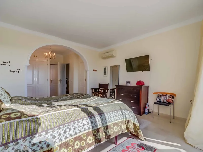 Fantastic townhouse in the prestigious Artola area of Marbella