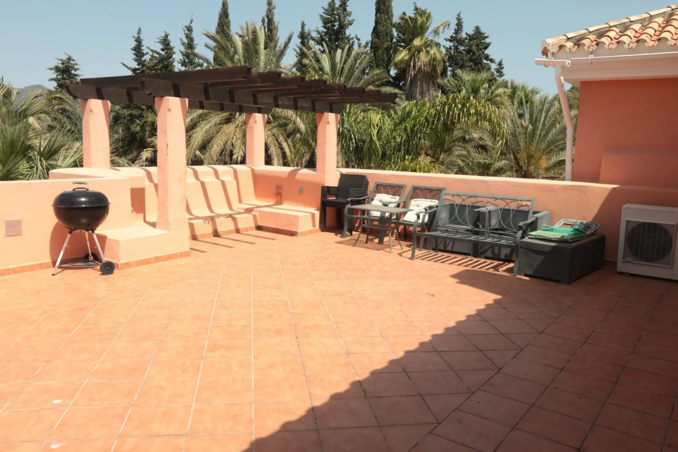Apartment - Top Floor Apartment в продаже в Estepona, Málaga. В доме 2 спален и 2 ванных комнат. Площадь дома 110 м²