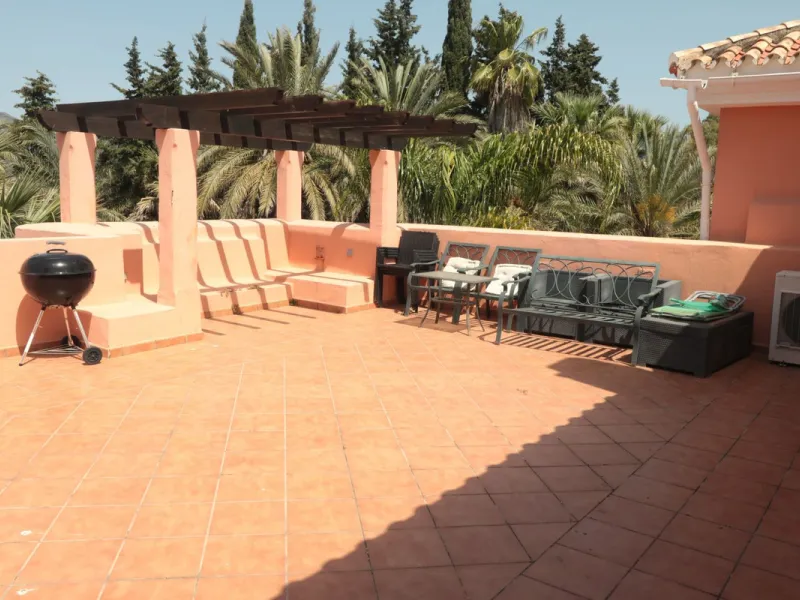 Apartment - Top Floor Apartment в продаже в Estepona, Málaga. В доме 2 спален и 2 ванных комнат. Площадь дома 110 м²