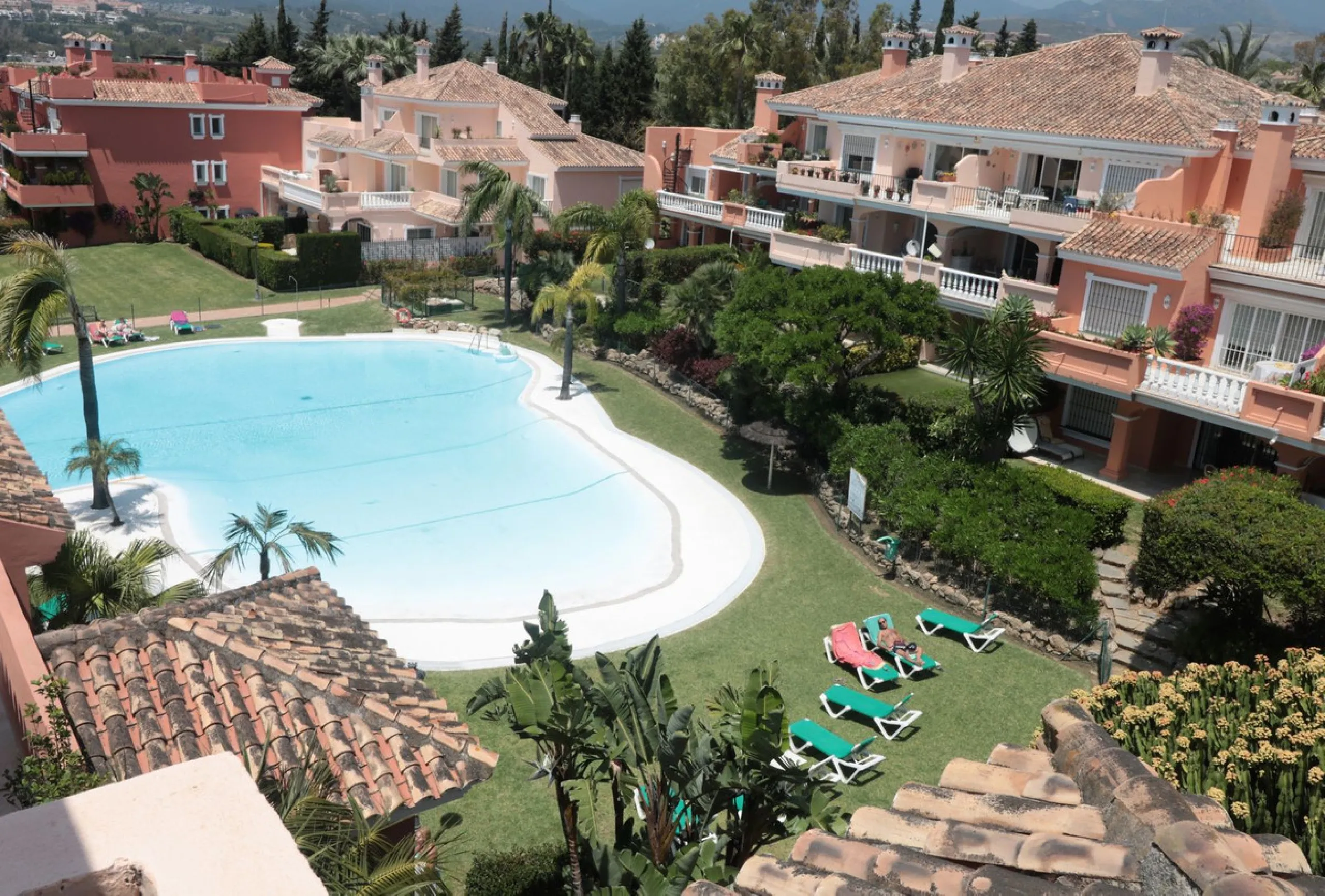 Apartment - Top Floor Apartment в продаже в Estepona, Málaga. В доме 2 спален и 2 ванных комнат. Площадь дома 110 м²